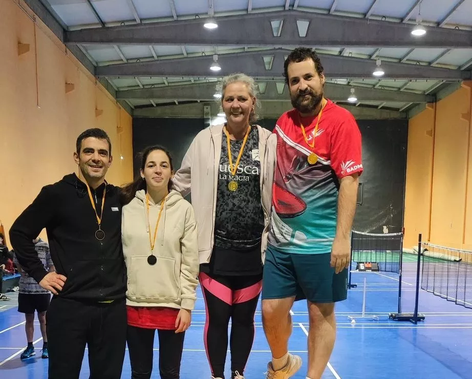Imágenes del IV Torneo San Vicente de bádminton
