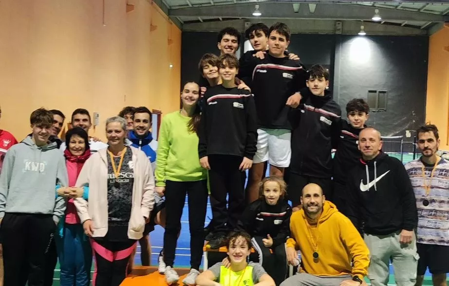 Imágenes del IV Torneo San Vicente de bádminton
