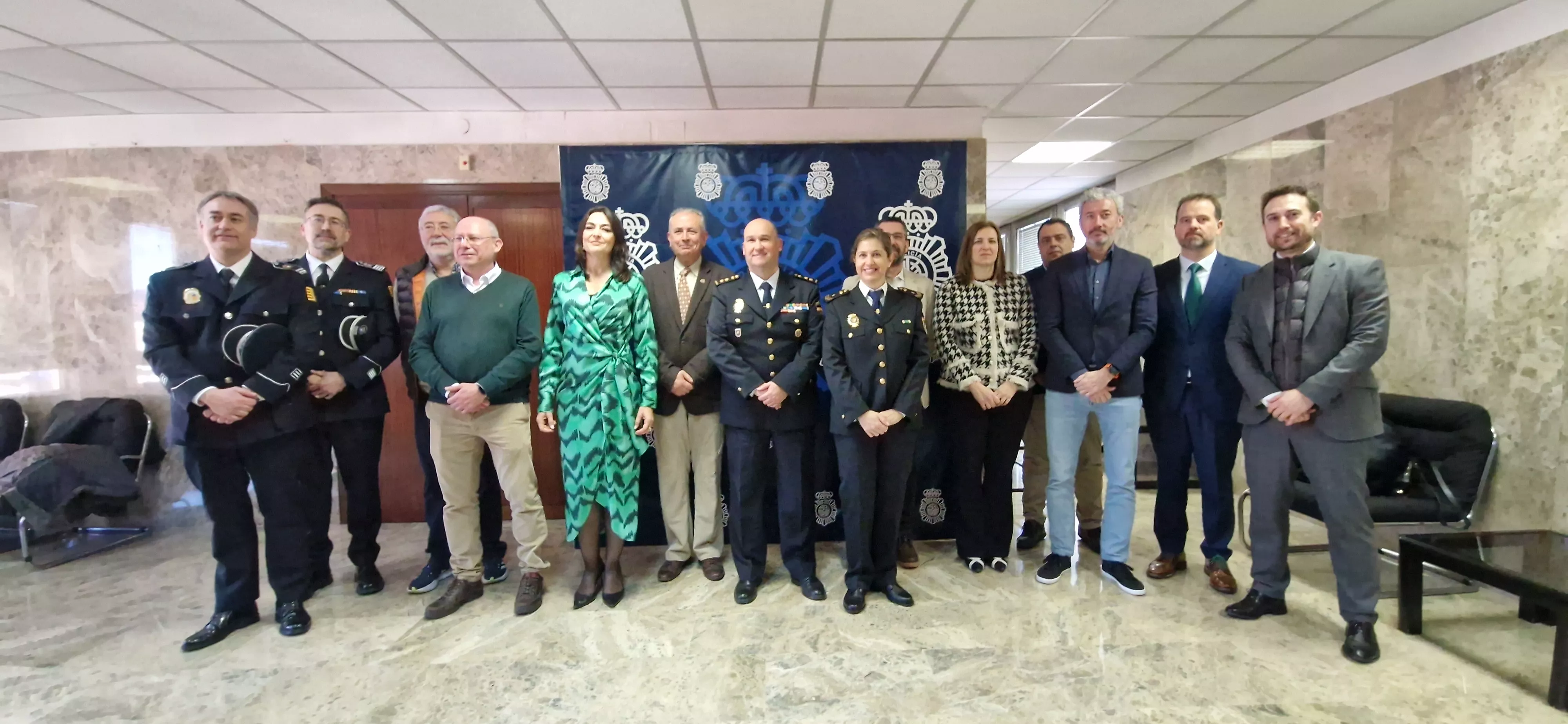 Organizadores y colaboradores de la nueva edición de la carrera "Ruta 091" de la Policía Nacional. Foto Myriam Martínez