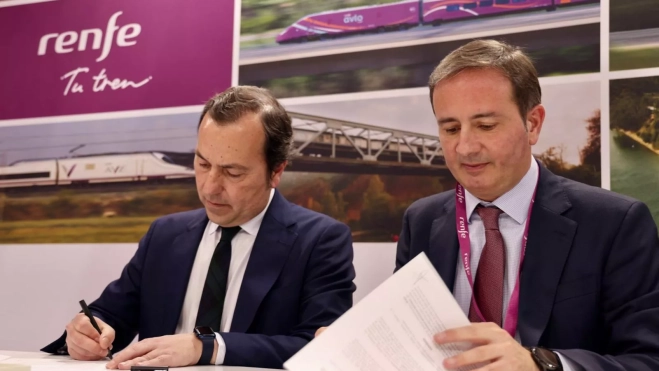 Javier Pérez, a la derecha, y José Luis Román han renovado el acuerdo. Javier Pérez, a la derecha, y José Luis Román han renovado el acuerdo.