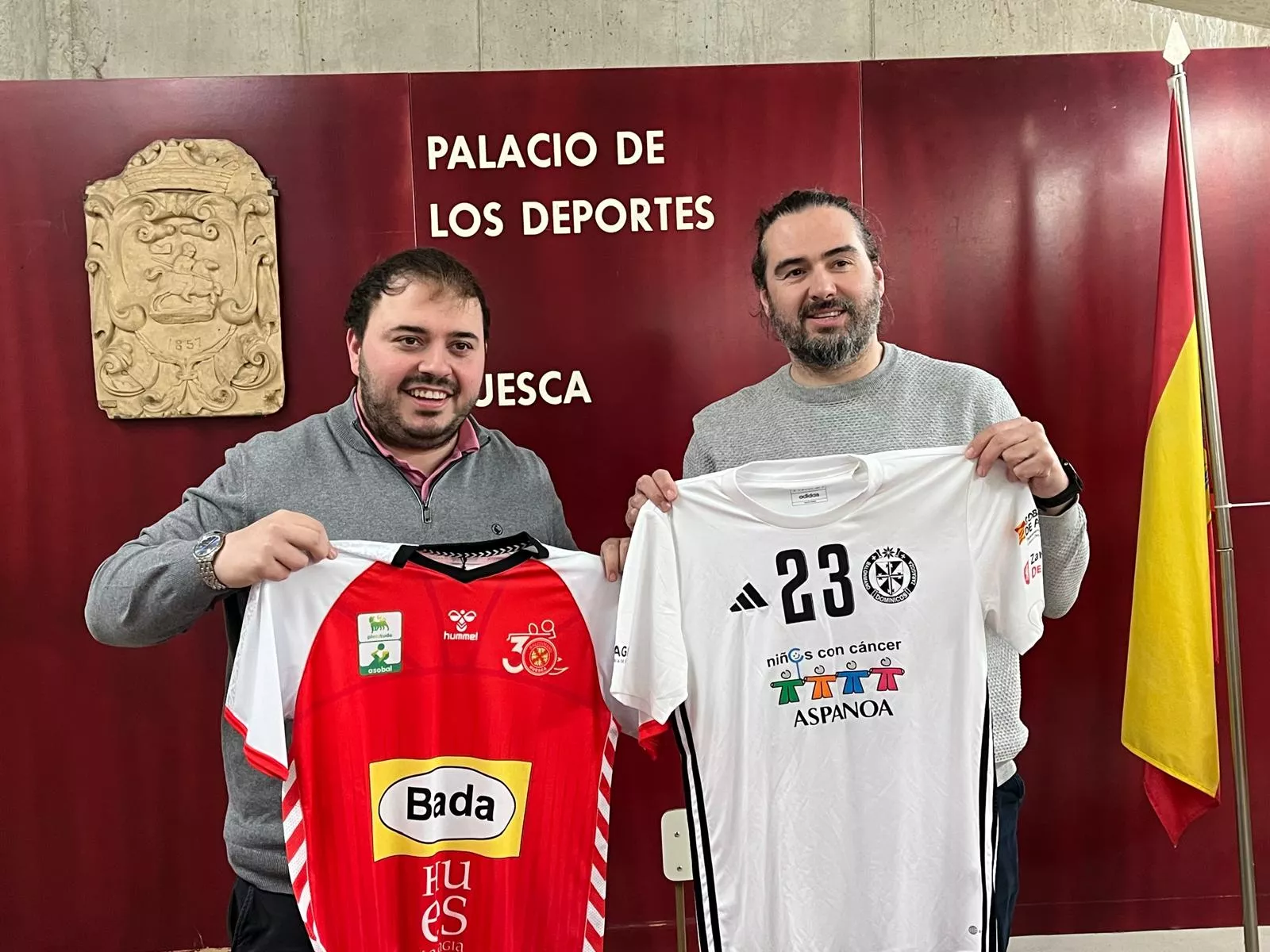 Langarita y Oliva, en la presentación del acuerdo entre Dominicos y Balonmano Huesca. Foto: Adri Mora