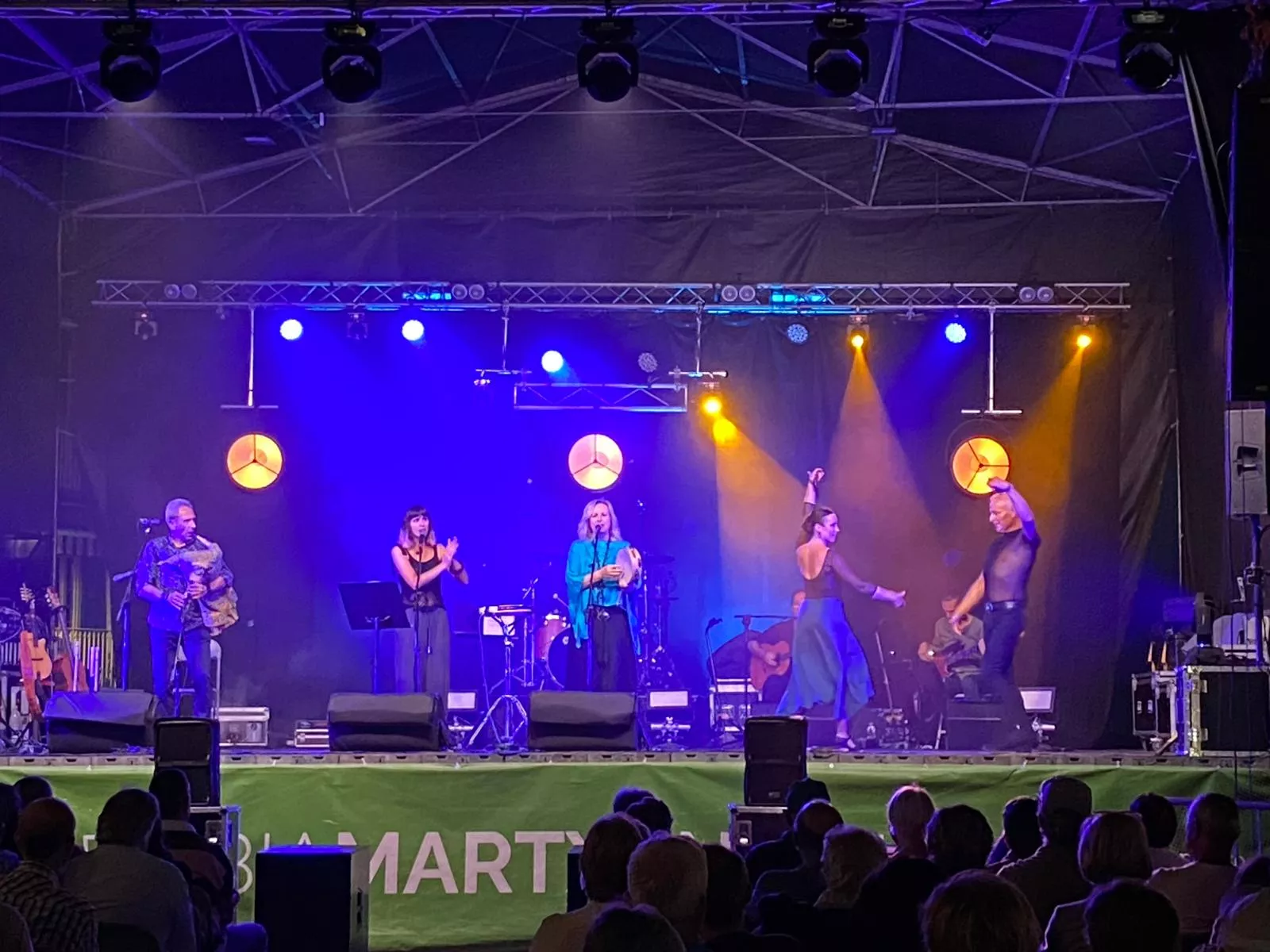 Actuación en Hondarribia (2024), en el festival Bidasoa Folk. Olga y los Ministriles cierran su aniversario en Huesca con un concierto a favor de la AECC: "Es el final perfecto a una gira muy especial"