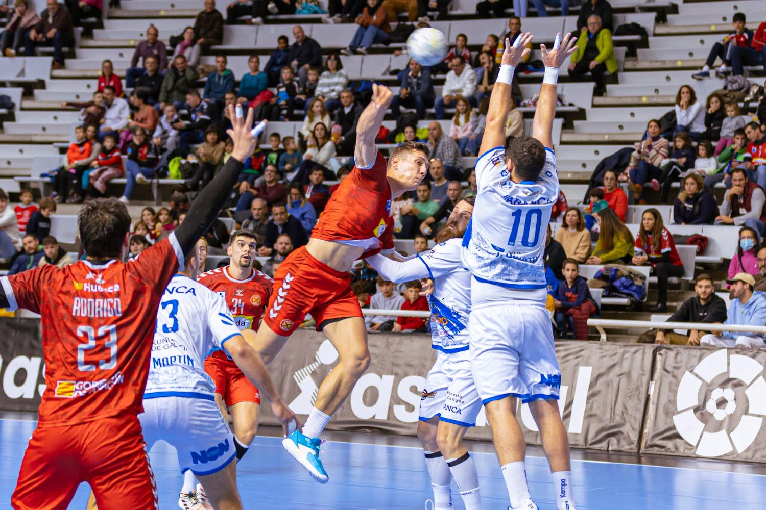 Janez Gucek se eleva en un disparo. Foto: Andrey Sapizhak