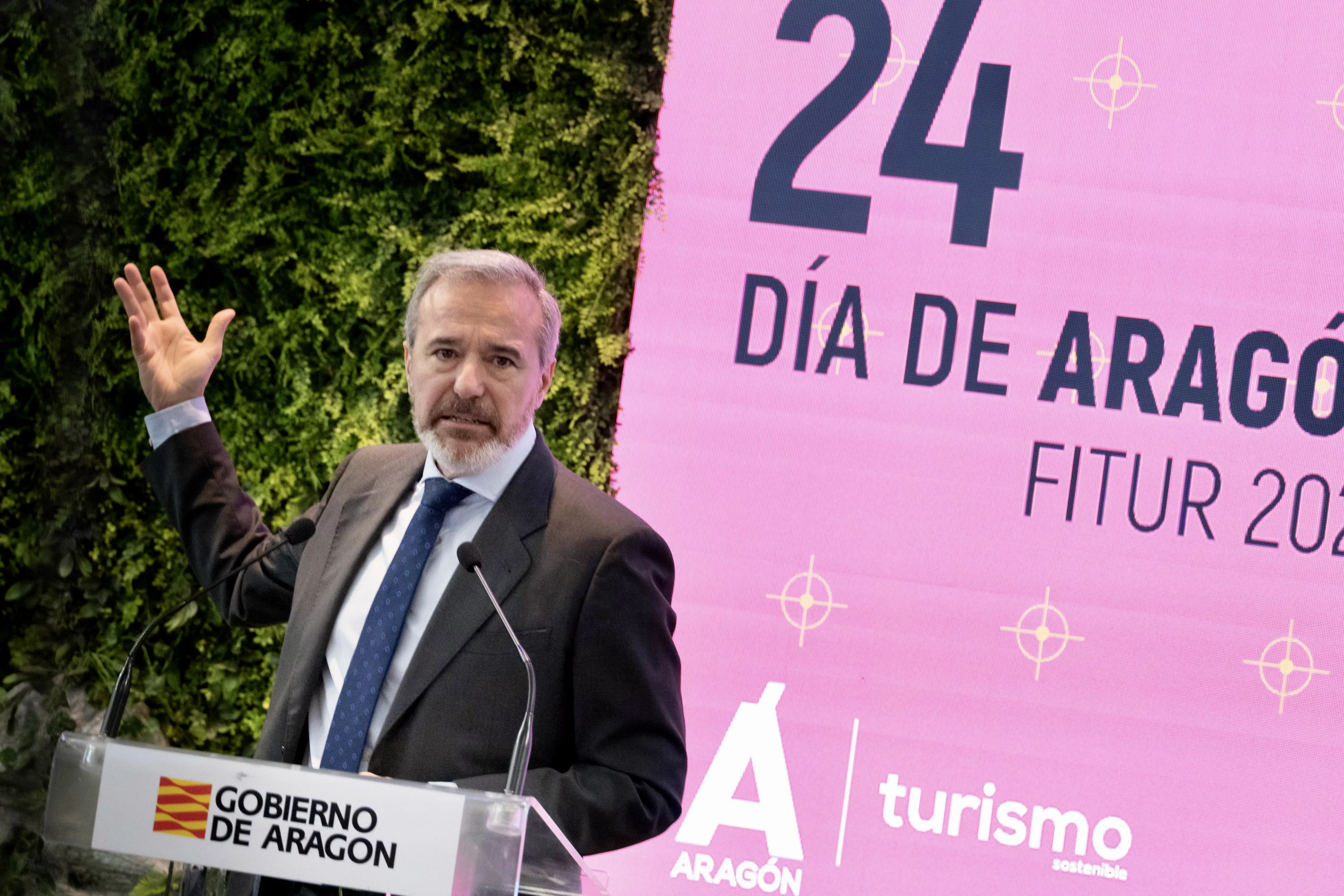 Jorge Azcón durante su intervención en el Día de Aragón en Fitur