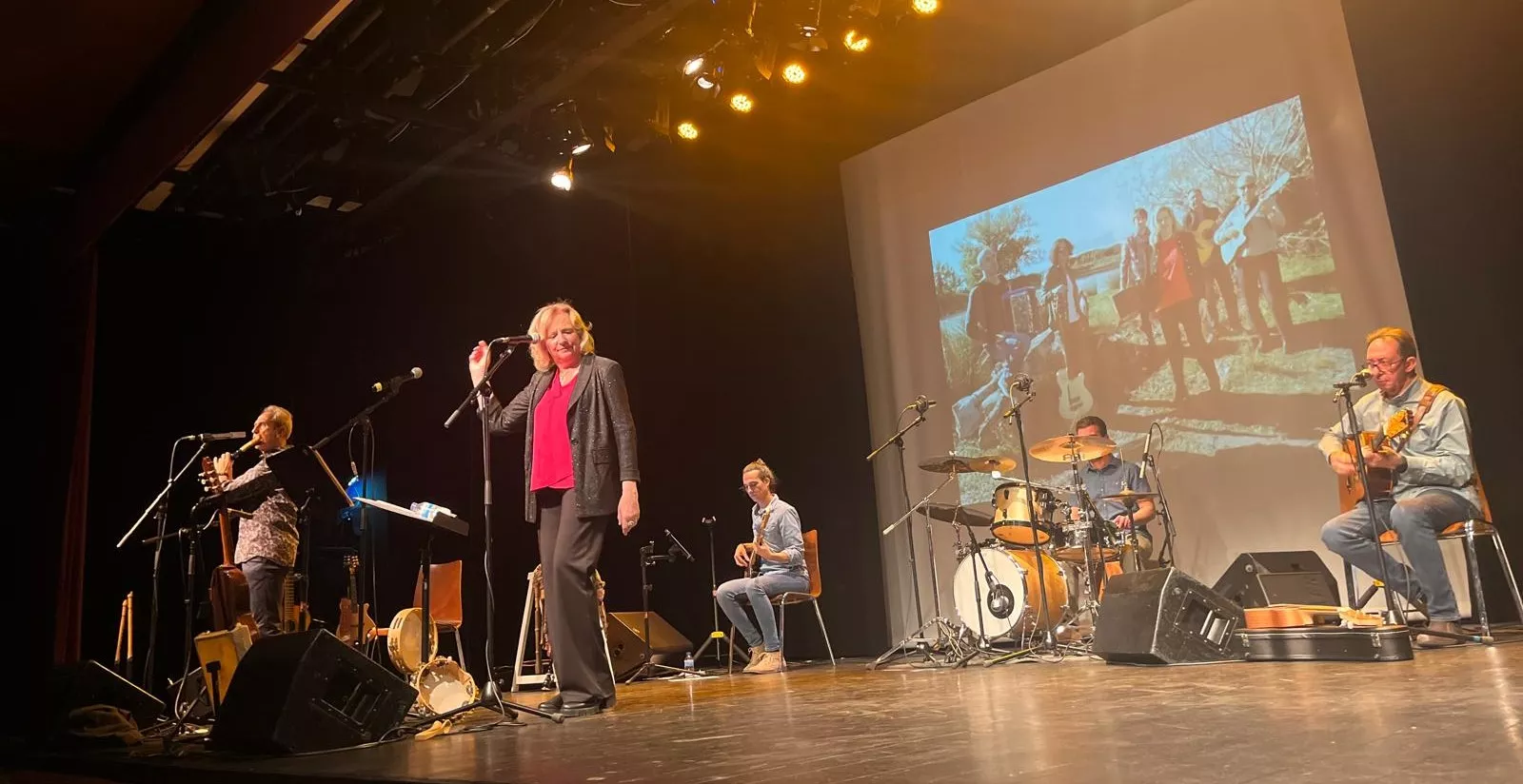 Concierto de Olga y los Ministriles “15 Aniversario” en Huesca. Foto Mercedes Manterola