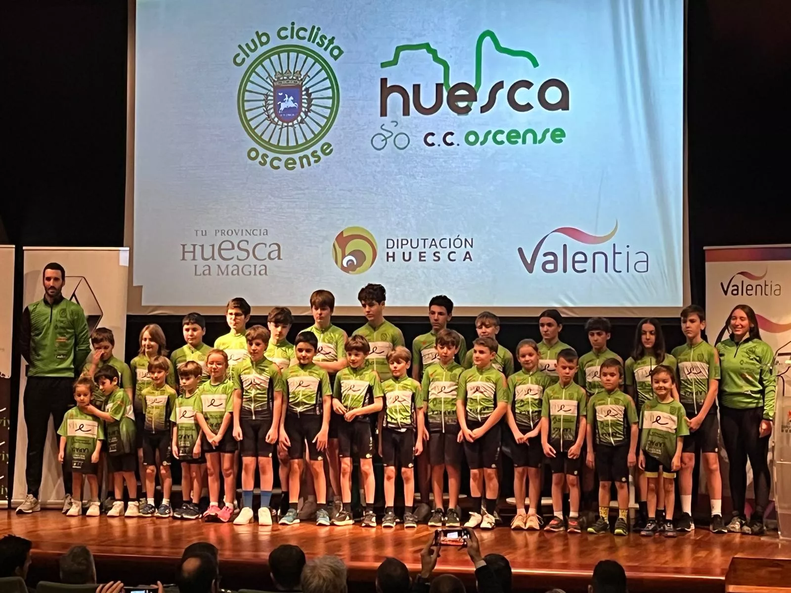 Imágenes del CC Oscense en la presentación de su estructura. Foto: Adri Mora