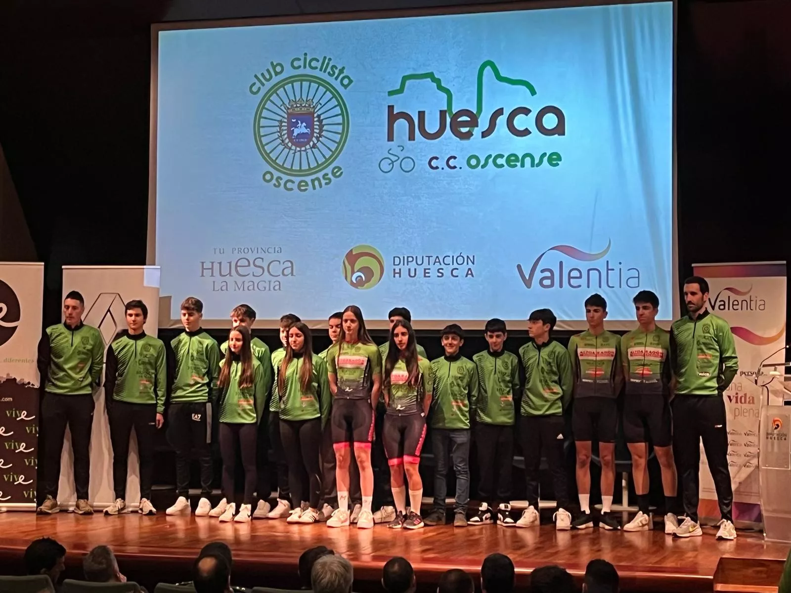 Imágenes del CC Oscense en la presentación de su estructura. Foto: Adri Mora