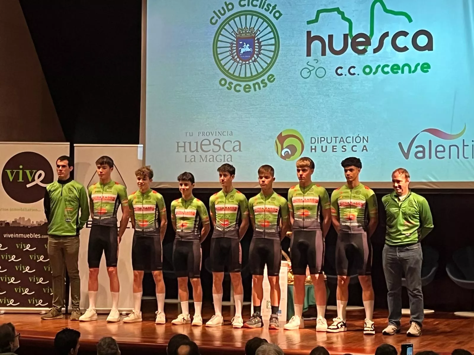 Imágenes del CC Oscense en la presentación de su estructura. Foto: Adri Mora