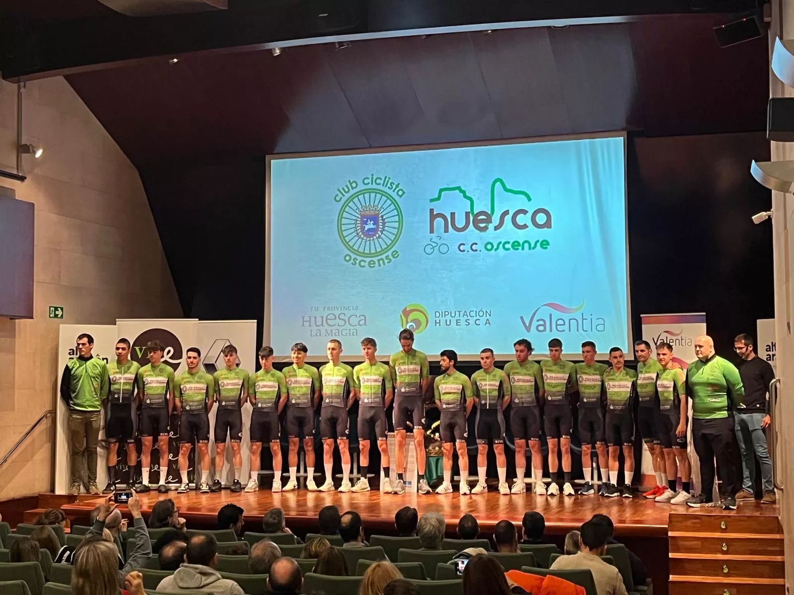 Imágenes del CC Oscense en la presentación de su estructura. Foto: Adri Mora