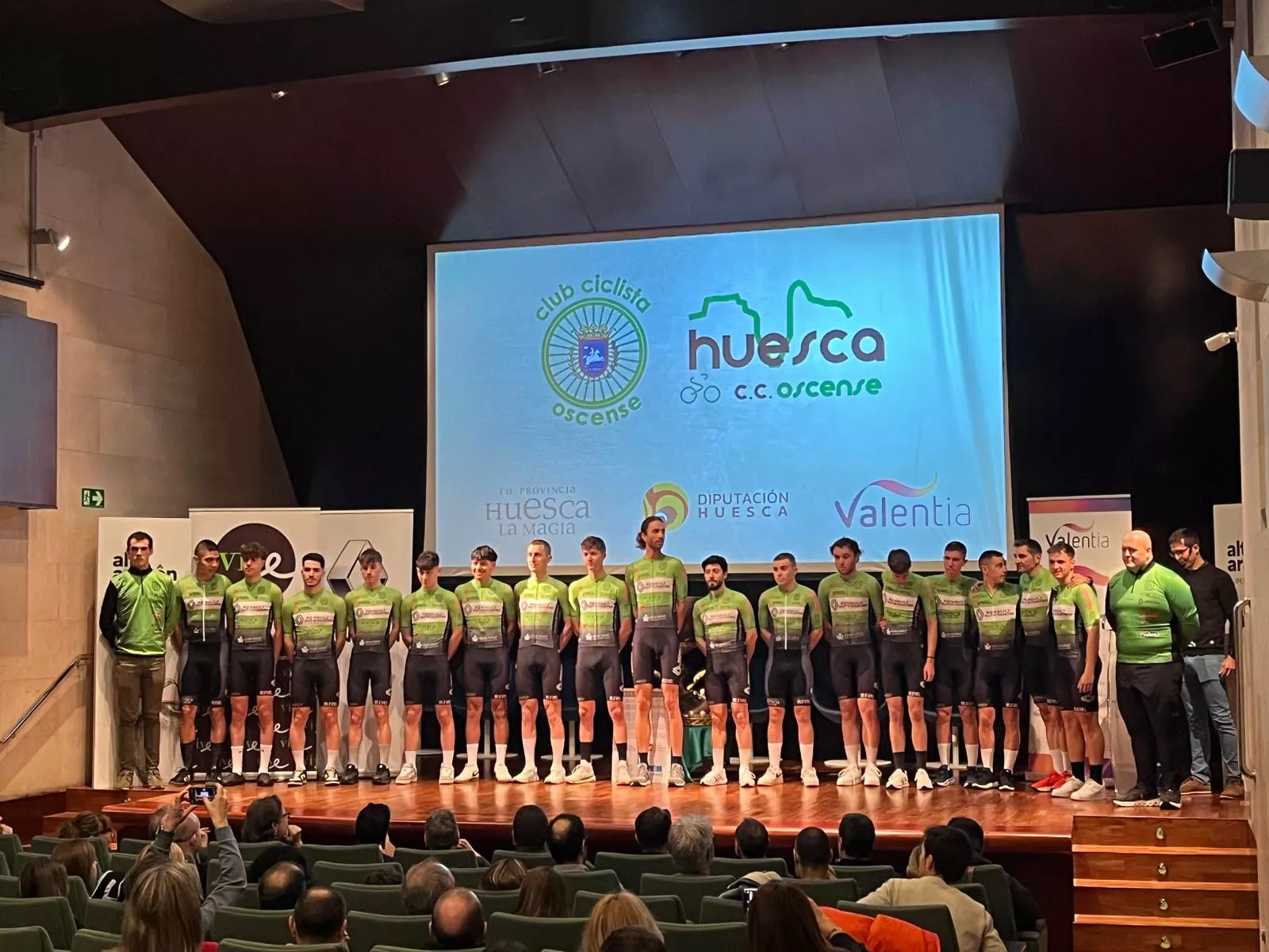 Imágenes del CC Oscense en la presentación de su estructura. Foto: Adri Mora