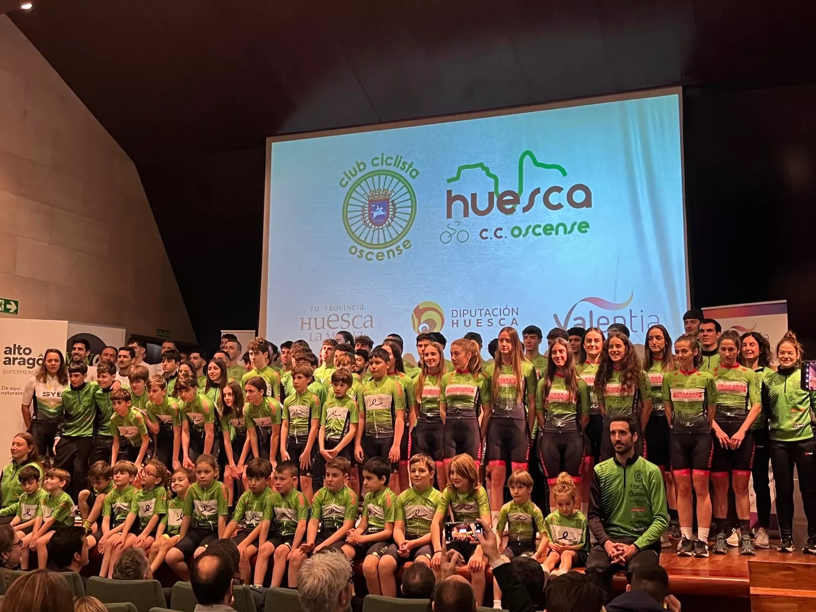 Imágenes del CC Oscense en la presentación de su estructura. Foto: Adri Mora