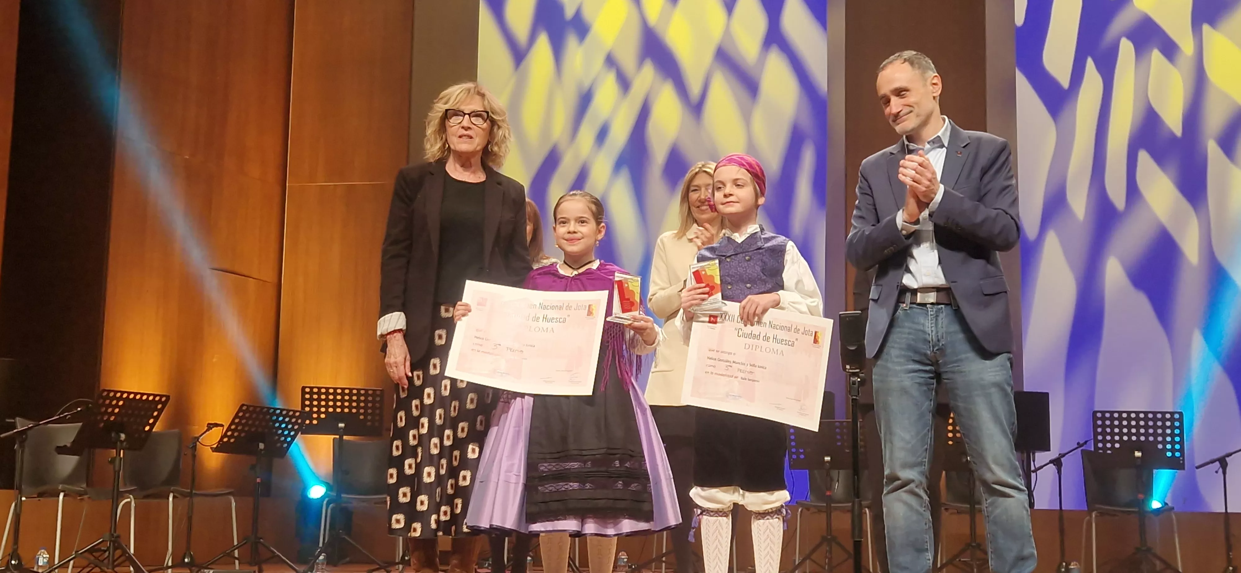 Final benjamín, infantil, juvenil y veteranos del XXXII Certamen Nacional de Jota Ciudad de Huesca. Foto Myriam Martínez