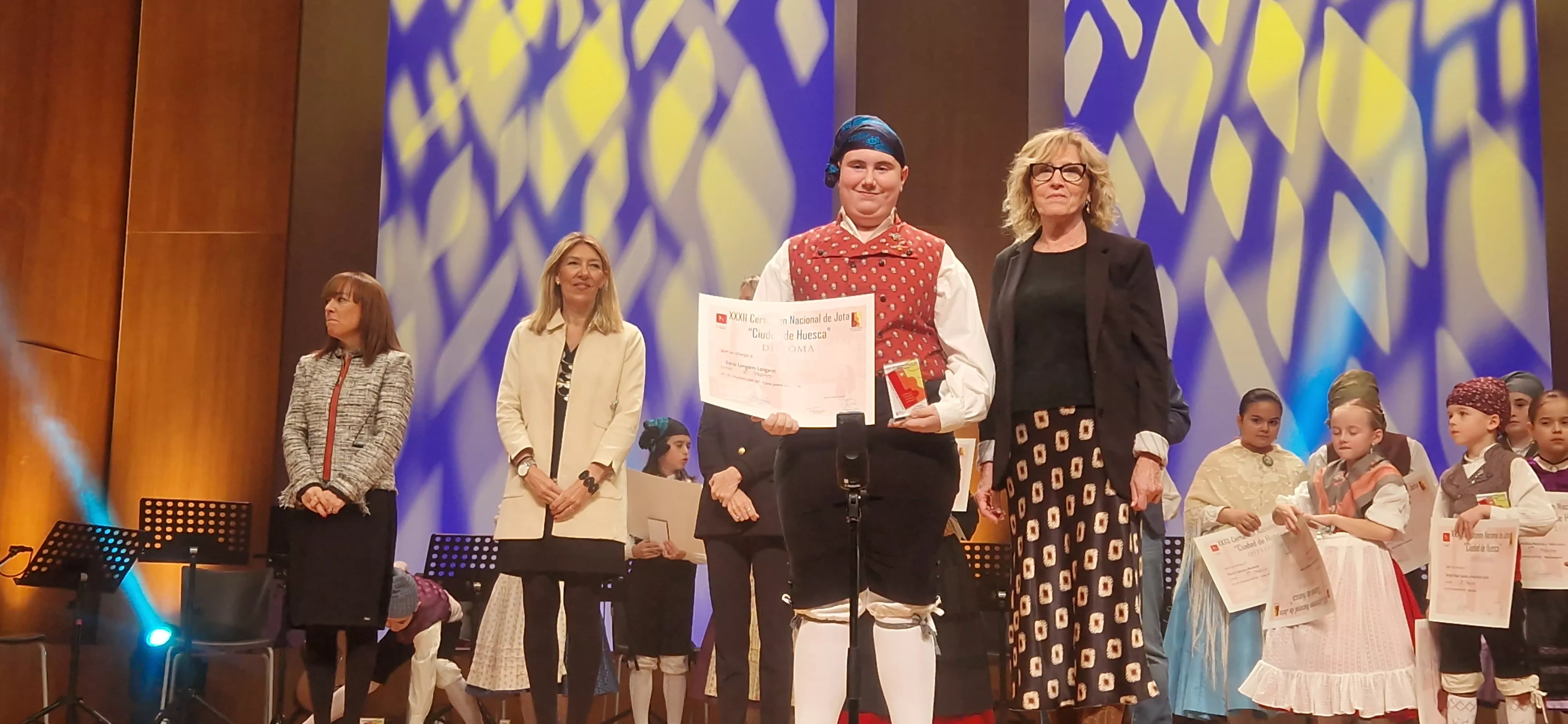 Final benjamín, infantil, juvenil y veteranos del XXXII Certamen Nacional de Jota Ciudad de Huesca. Foto Myriam Martínez