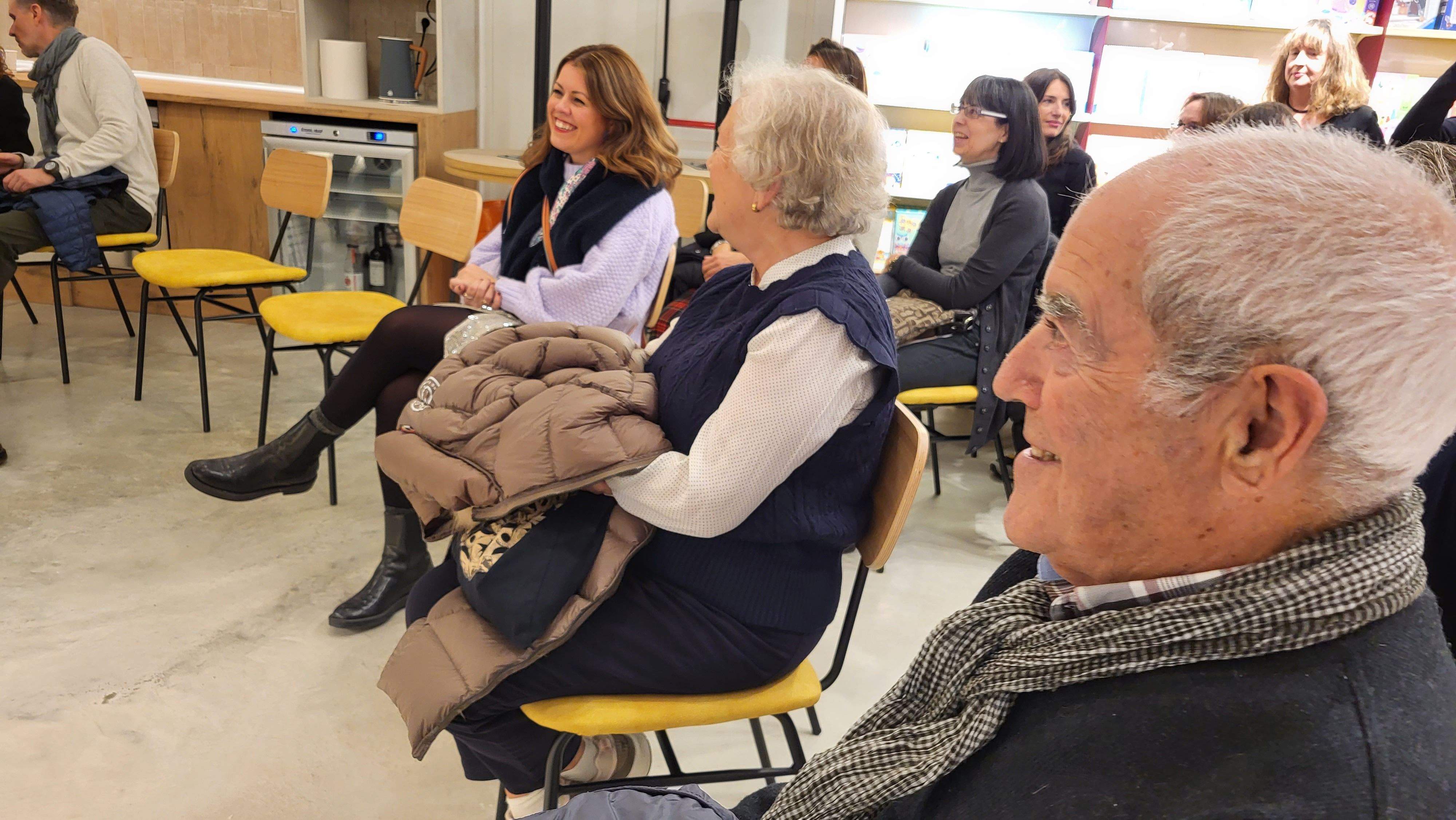 Imágenes de la presentación del poemario  Un vuelo sin la mecánica adecuada de Raúl Usieto. Foto Myriam Martínez