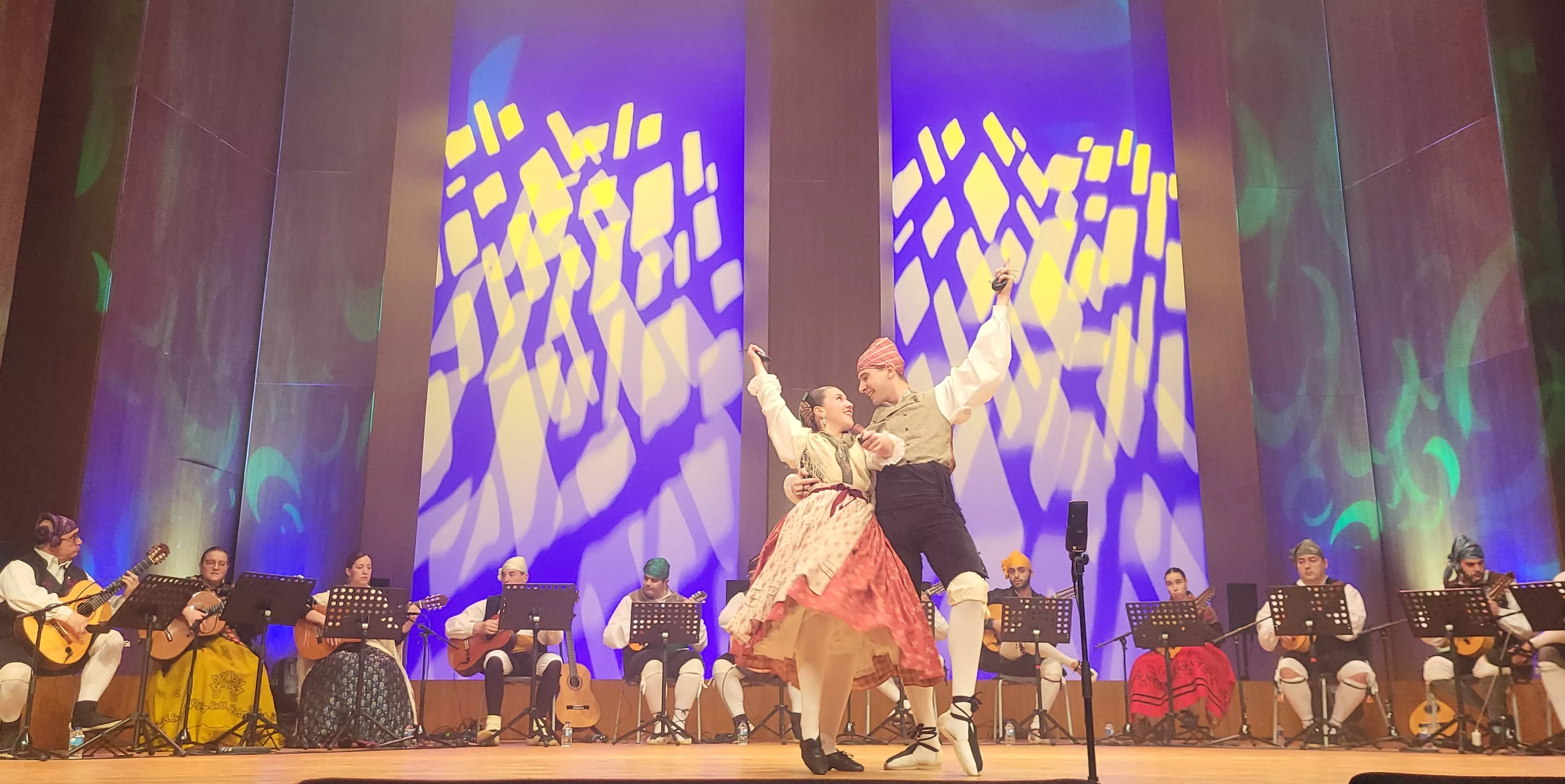 Final de canto, baile y dúos y el extraordinario del Certamen Nacional de Jota Ciudad de Huesca. Foto Mercedes Manterola