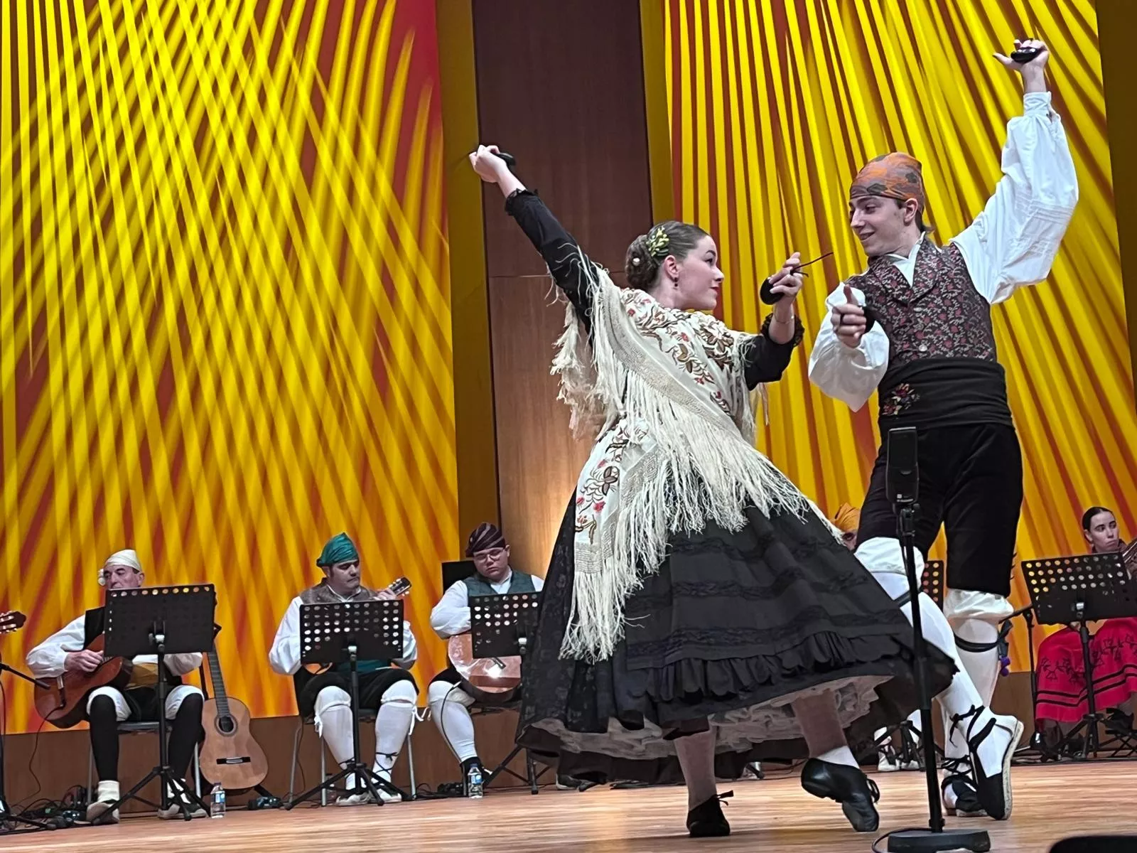 Final de canto, baile y dúos y el extraordinario del Certamen Nacional de Jota Ciudad de Huesca. Foto Mercedes Manterola