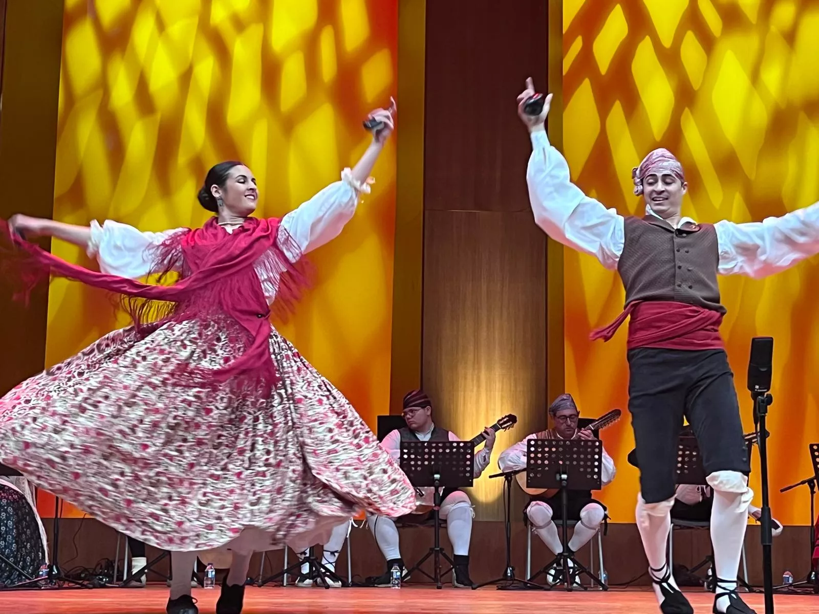 Final de canto, baile y dúos y el extraordinario del Certamen Nacional de Jota Ciudad de Huesca. Foto Mercedes Manterola
