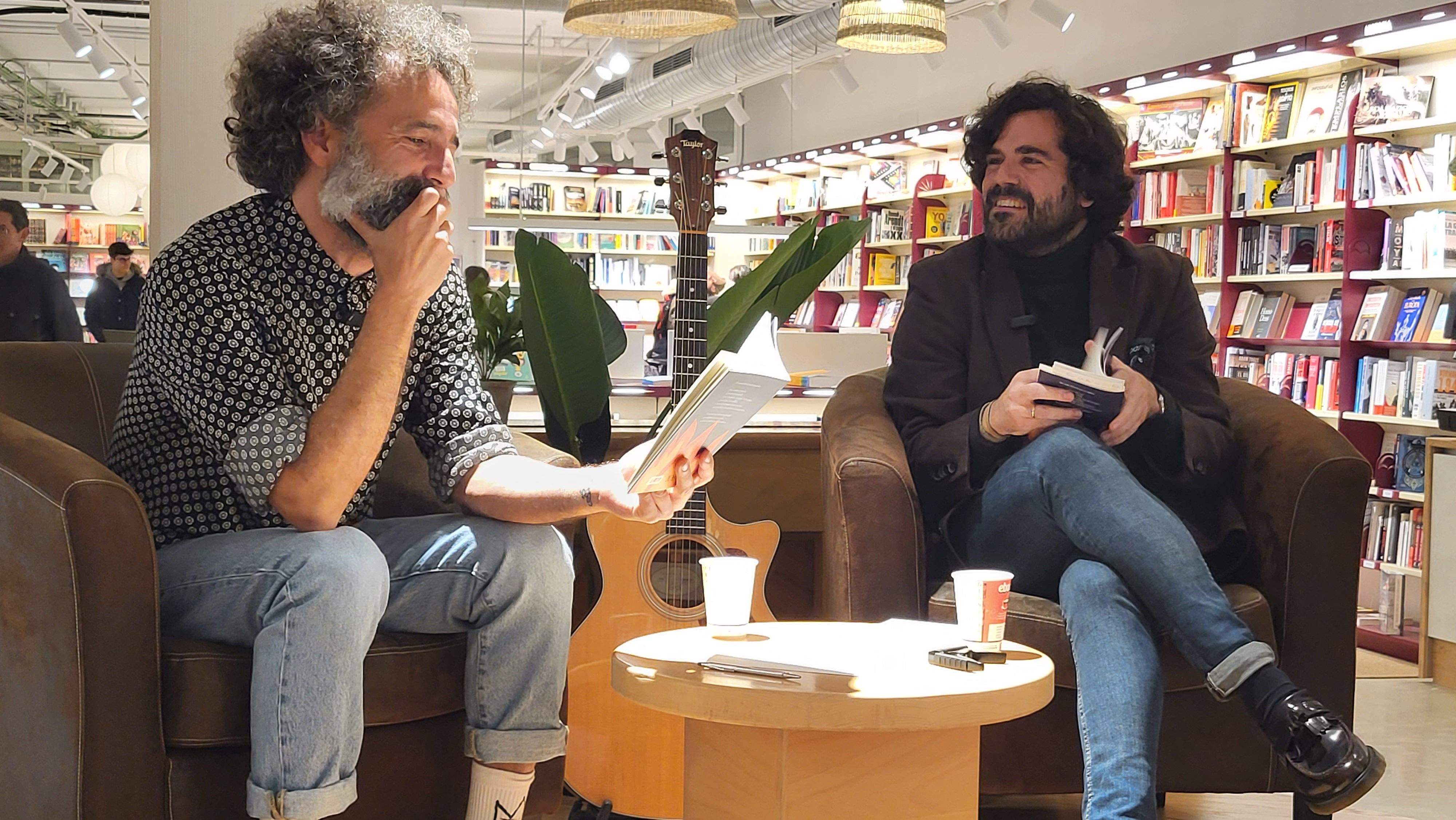 Imágenes de la presentación del poemario  Un vuelo sin la mecánica adecuada de Raúl Usieto. Foto Myriam Martínez (12)