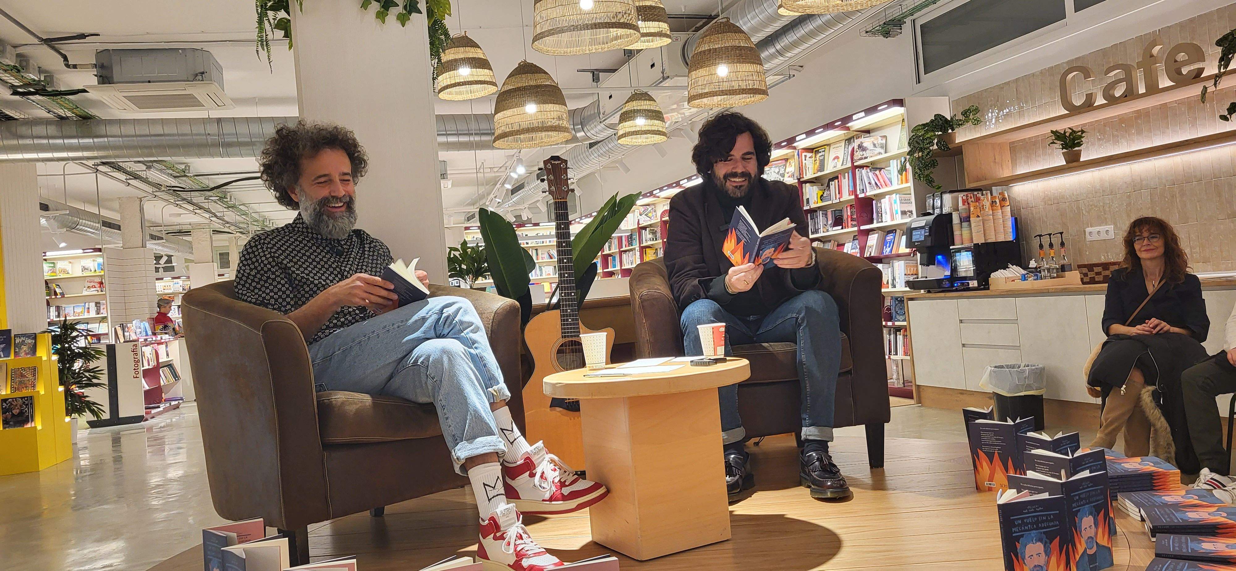 Imágenes de la presentación del poemario  Un vuelo sin la mecánica adecuada de Raúl Usieto. Foto Myriam Martínez