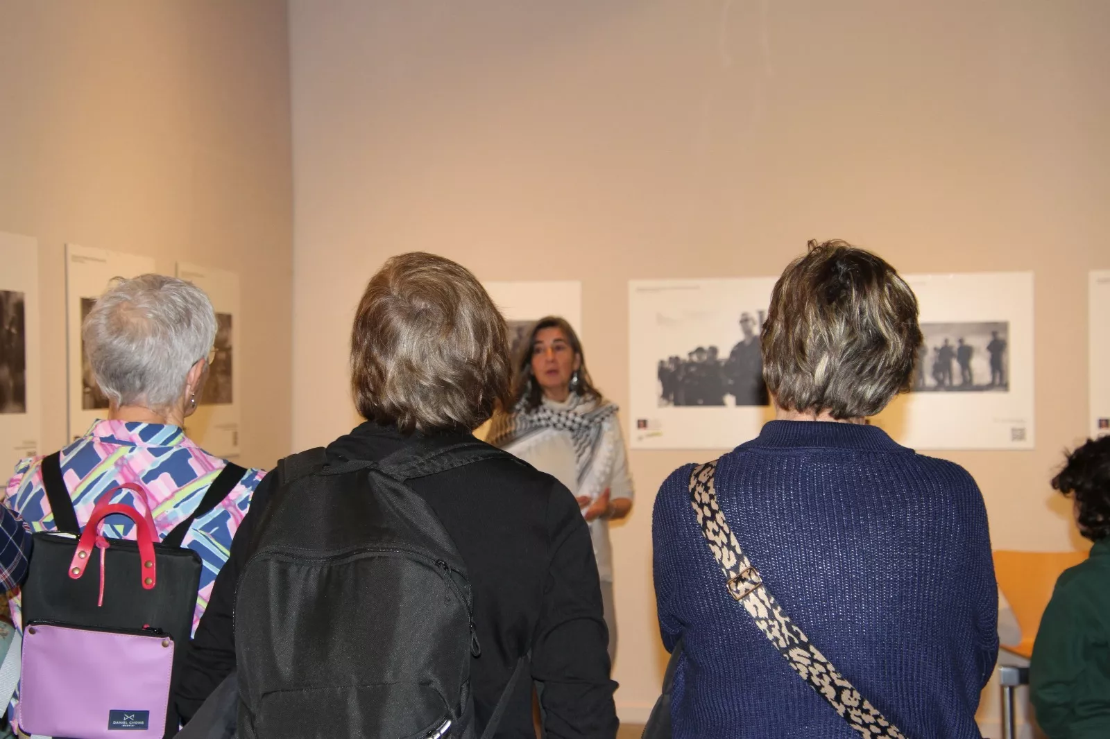 Exposición de Sandra  Barrilaro "De la ocupación al genocidio" en Huesca. Foto Carlos Neofato