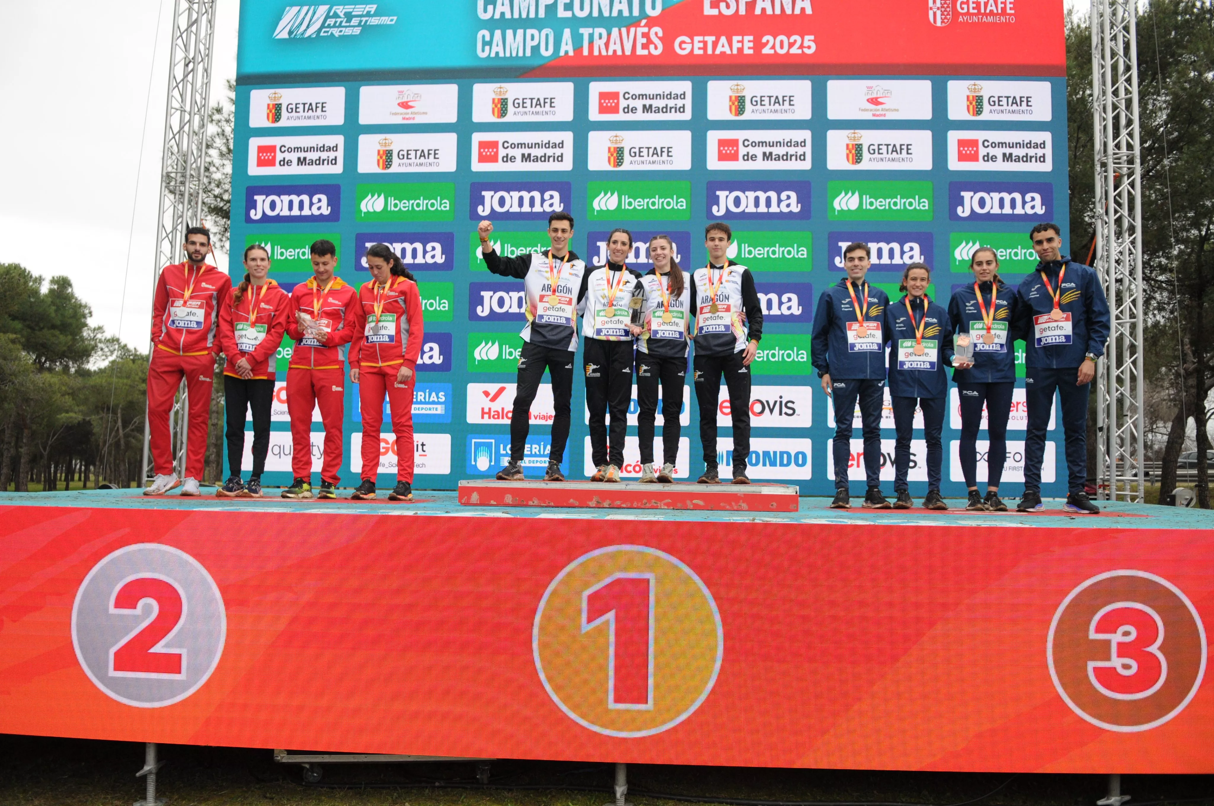 Campeonato de España de cross. Relevo mixto de Aragón. Podio Foto RFEA