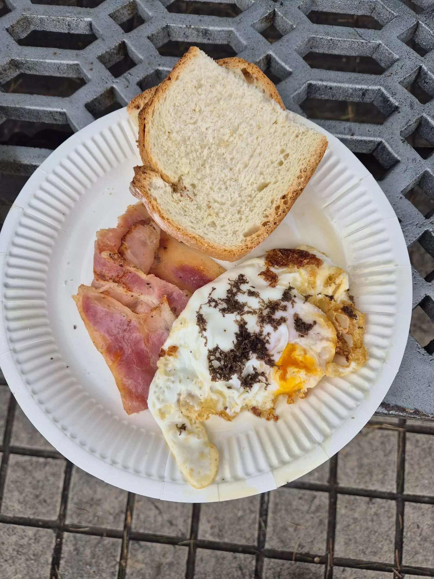 Huevo Frito Solidario con Etiopía en Banariés. Foto Juanlu Herrero