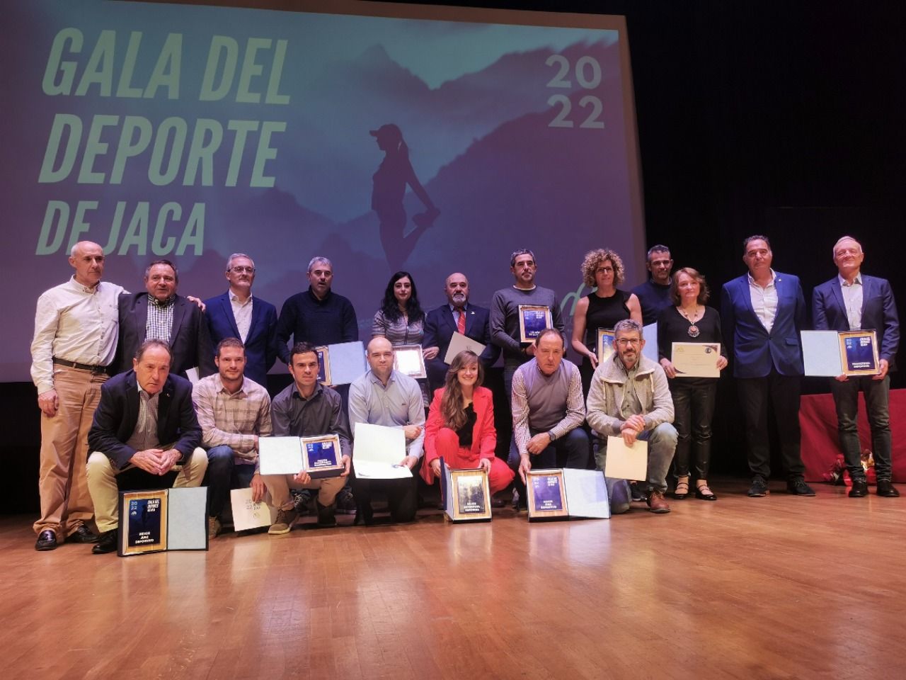 Foto de familia de los premiados en Jaca. Foto FADI