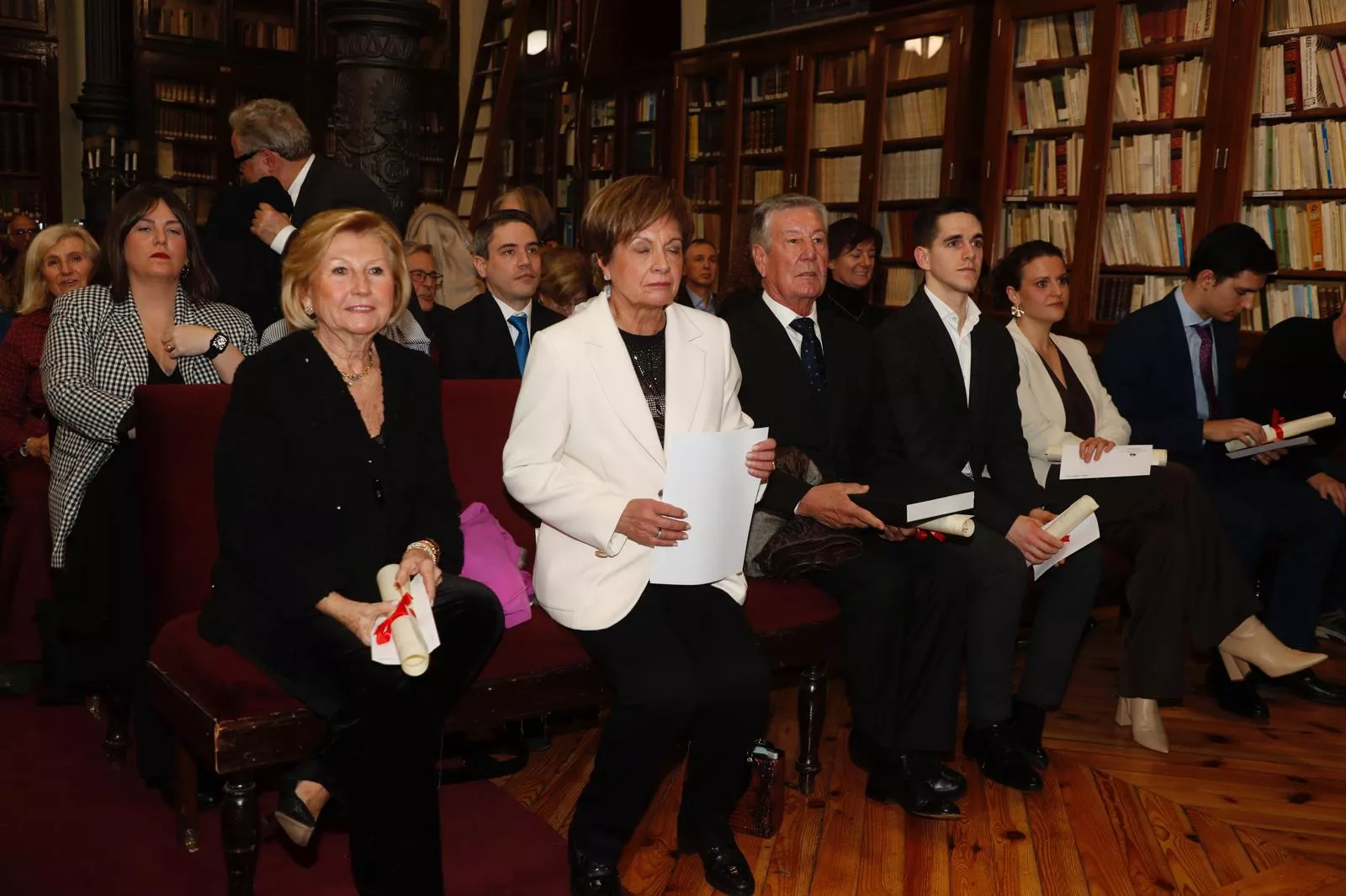 Reconocimientos de la Real Academia de Medicina a los doctores Nasarre y Sanmartín