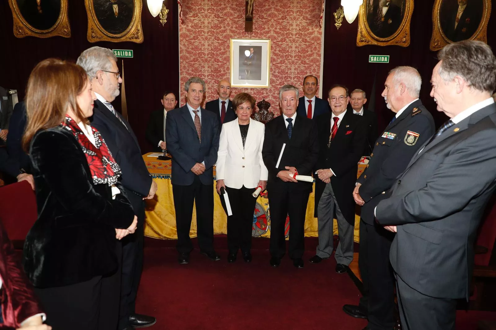 Reconocimientos de la Real Academia de Medicina a los doctores Nasarre y Sanmartín