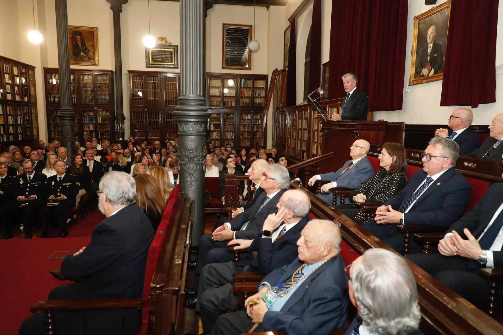 Reconocimientos de la Real Academia de Medicina a los doctores Nasarre y Sanmartín
