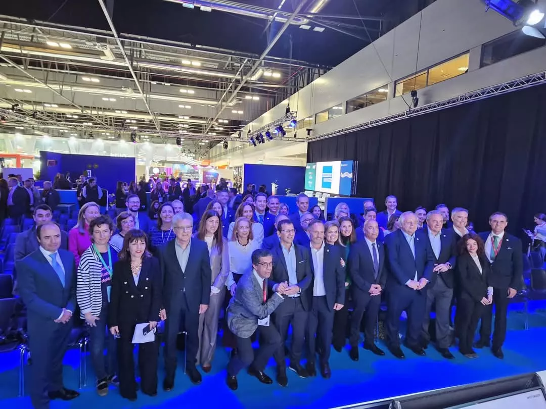 Grupo de entre los 150 + Influyentes del Turismo en España tras la gala Grupo de entre los 150 + Influyentes del Turismo en España tras la gala