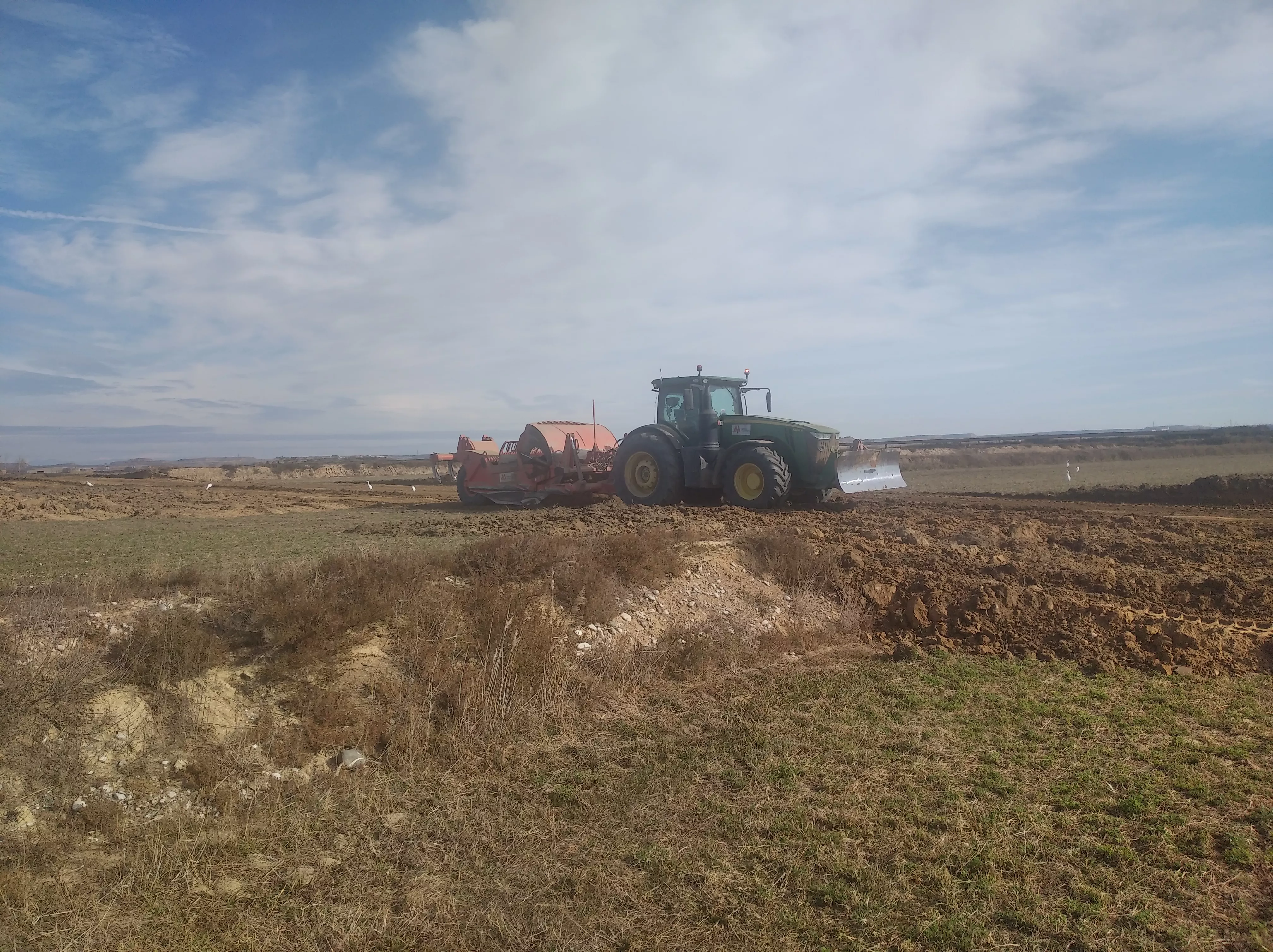Trabajos del inicio de las obras de modernización de regadío de los sectores X y XI del Canal del Flumen.