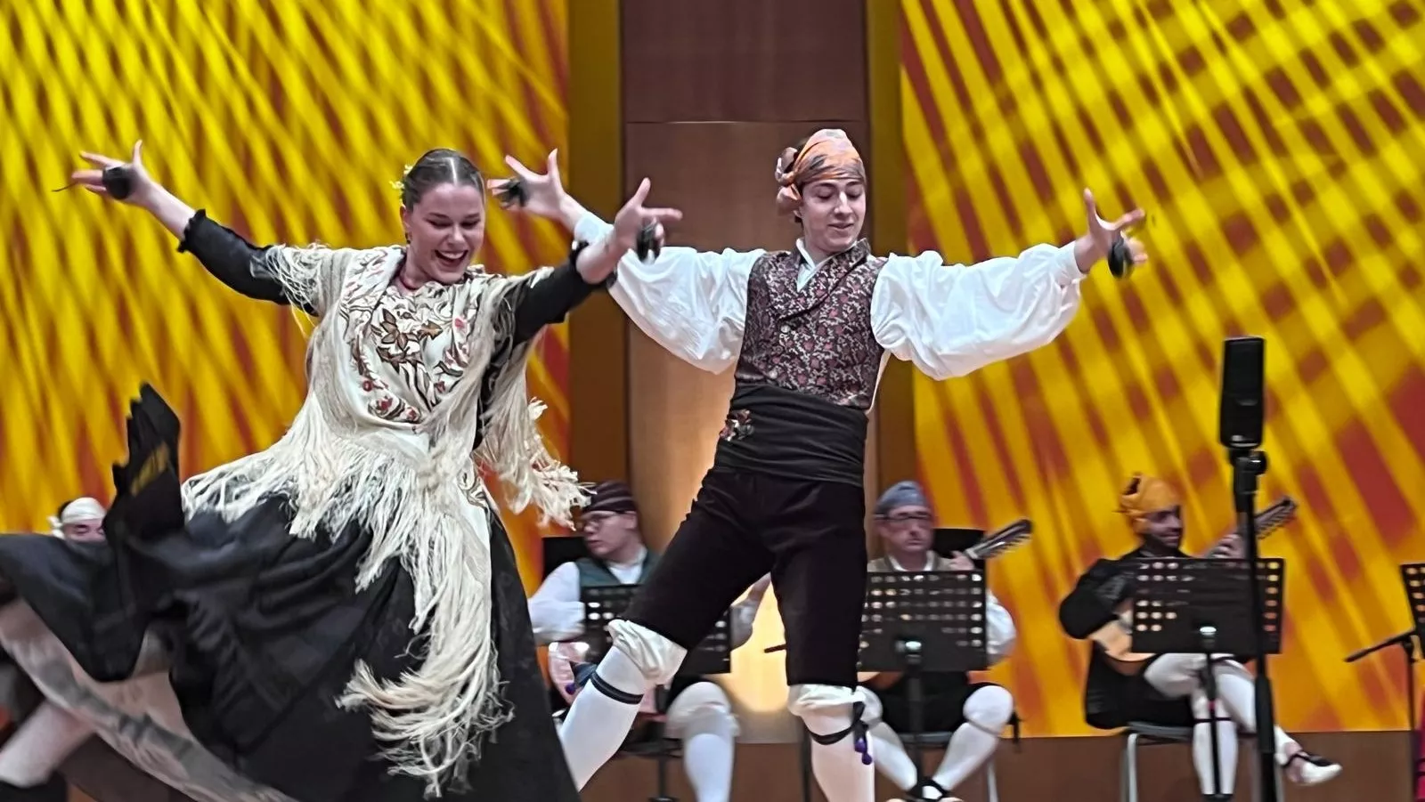 Final de canto, baile y dúos y el extraordinario del Certamen Nacional de Jota Ciudad de Huesca. Foto Mercedes Manterola