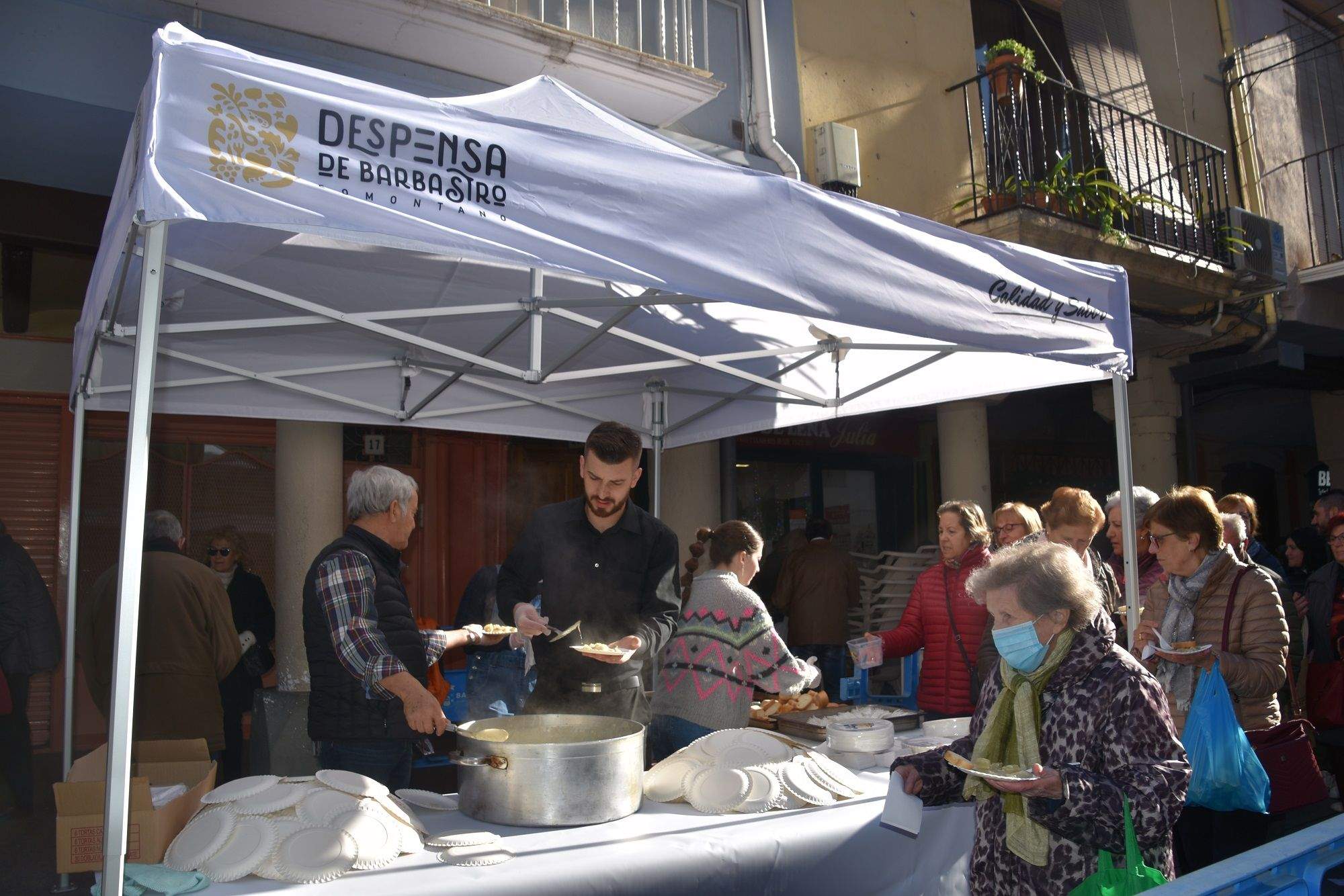 Reparto de cardo con bacalao