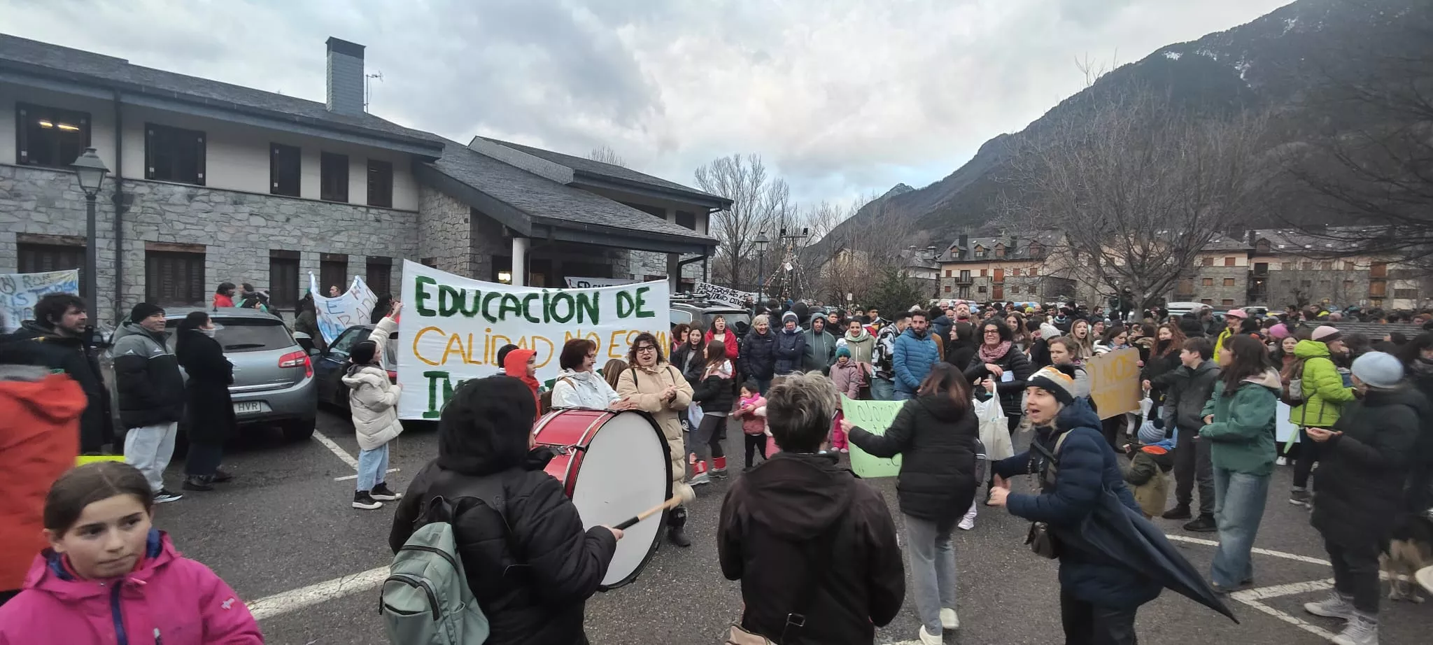 Concentración en Benasque para reivindicar "un sólo instituto".