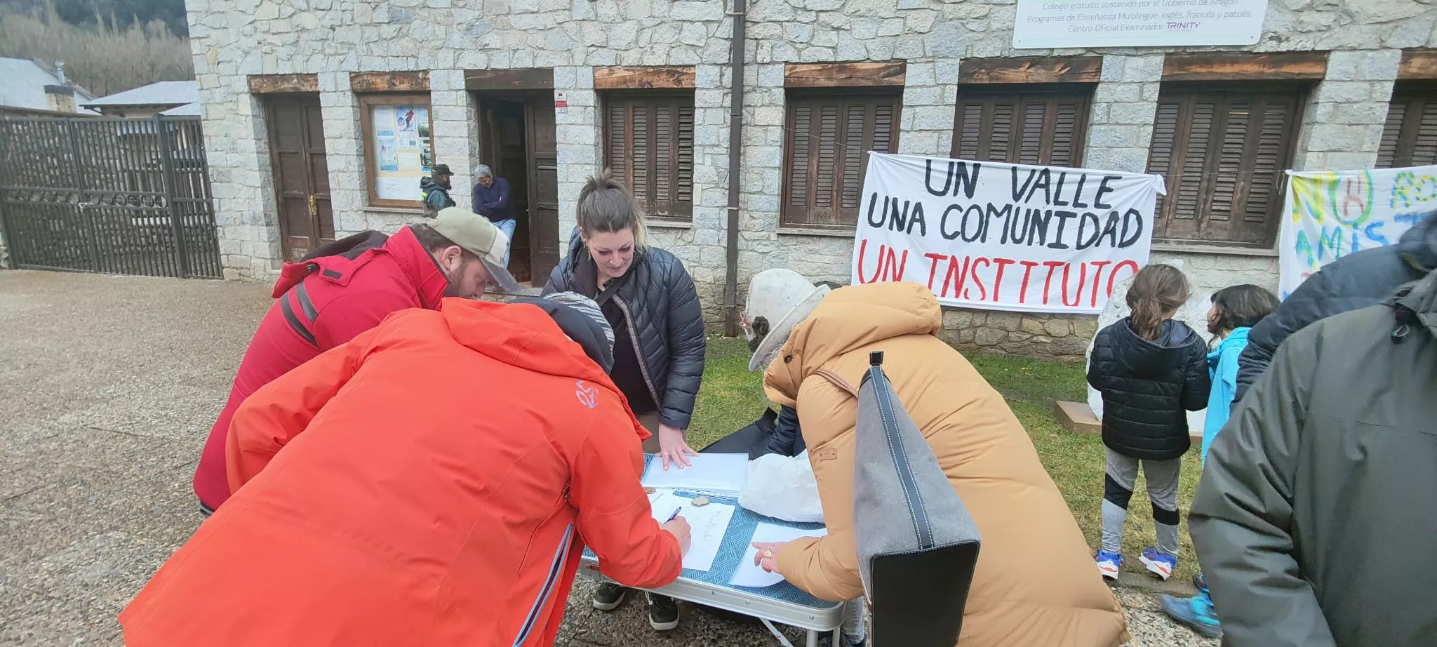 Concentración en Benasque para reivindicar "un sólo instituto".