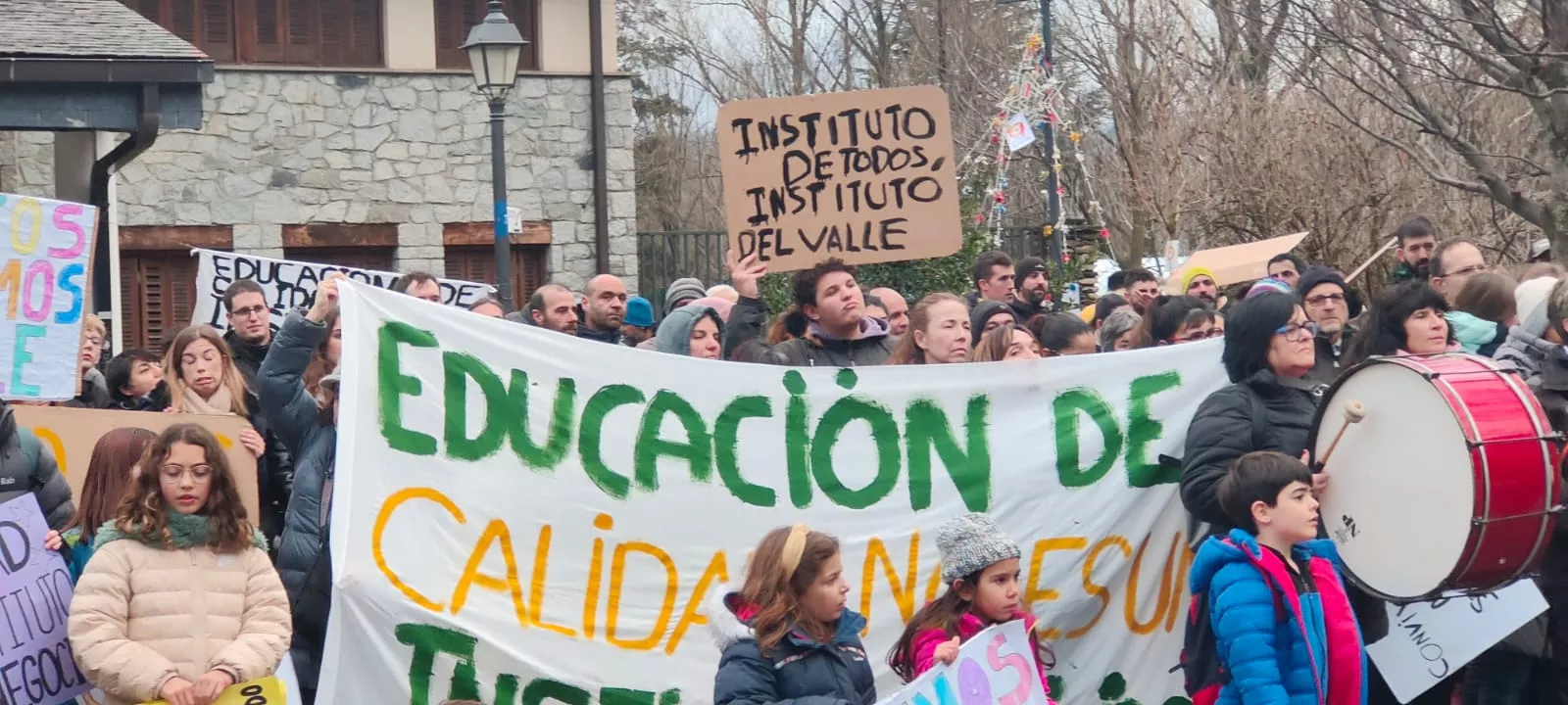Concentración en Benasque para reivindicar "un sólo instituto".