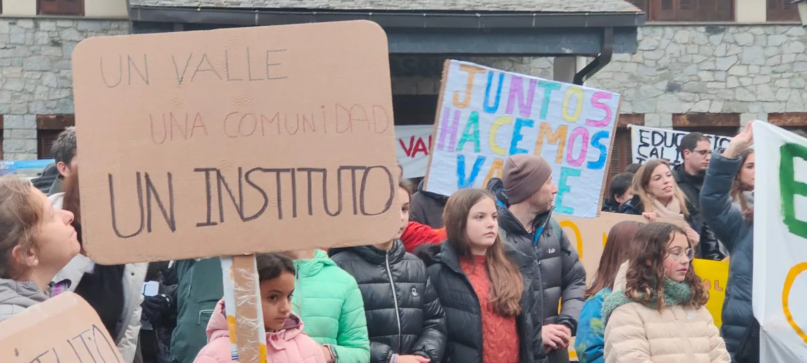 Concentración en Benasque para reivindicar "un sólo instituto".