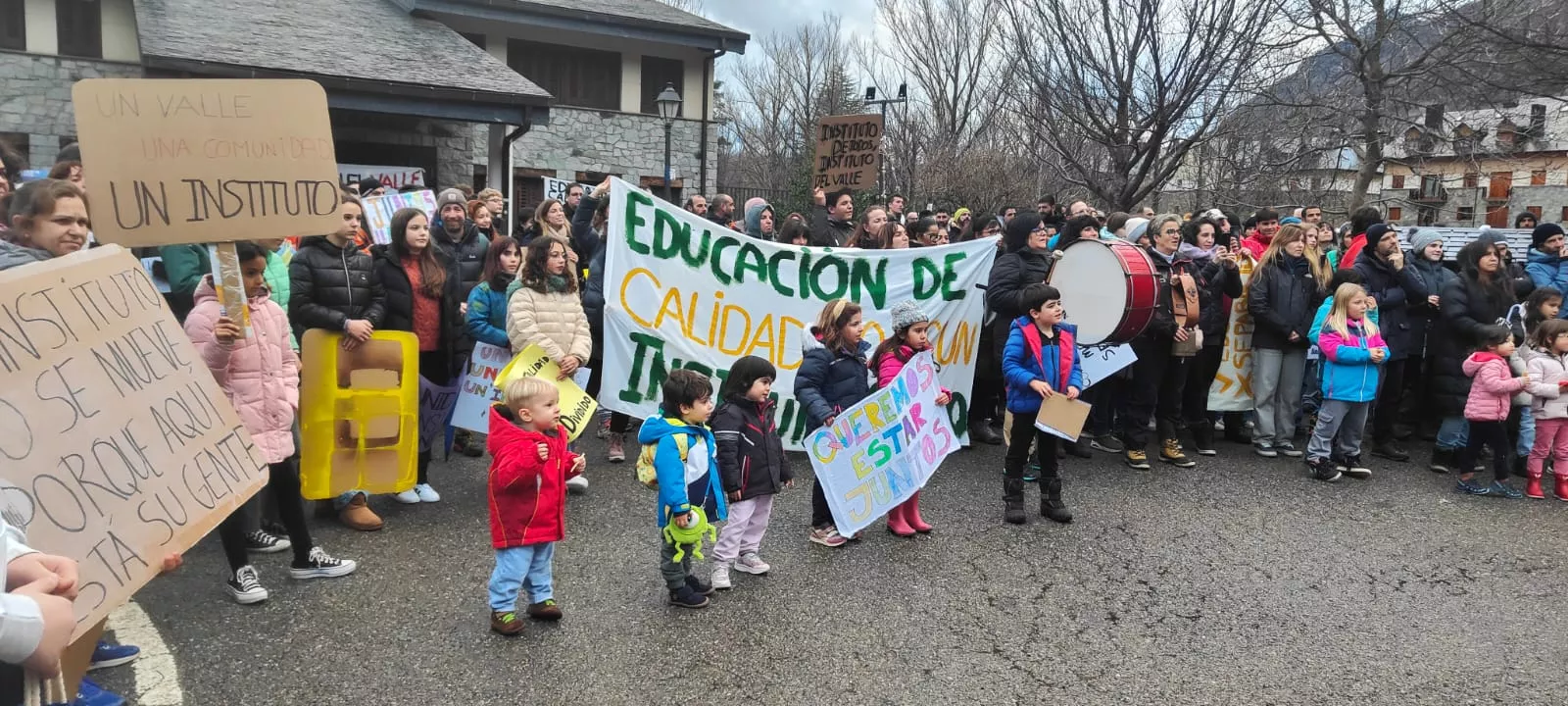 Concentración en Benasque para reivindicar "un sólo instituto".