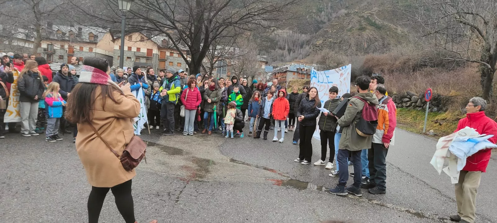 Concentración en Benasque para reivindicar "un sólo instituto".