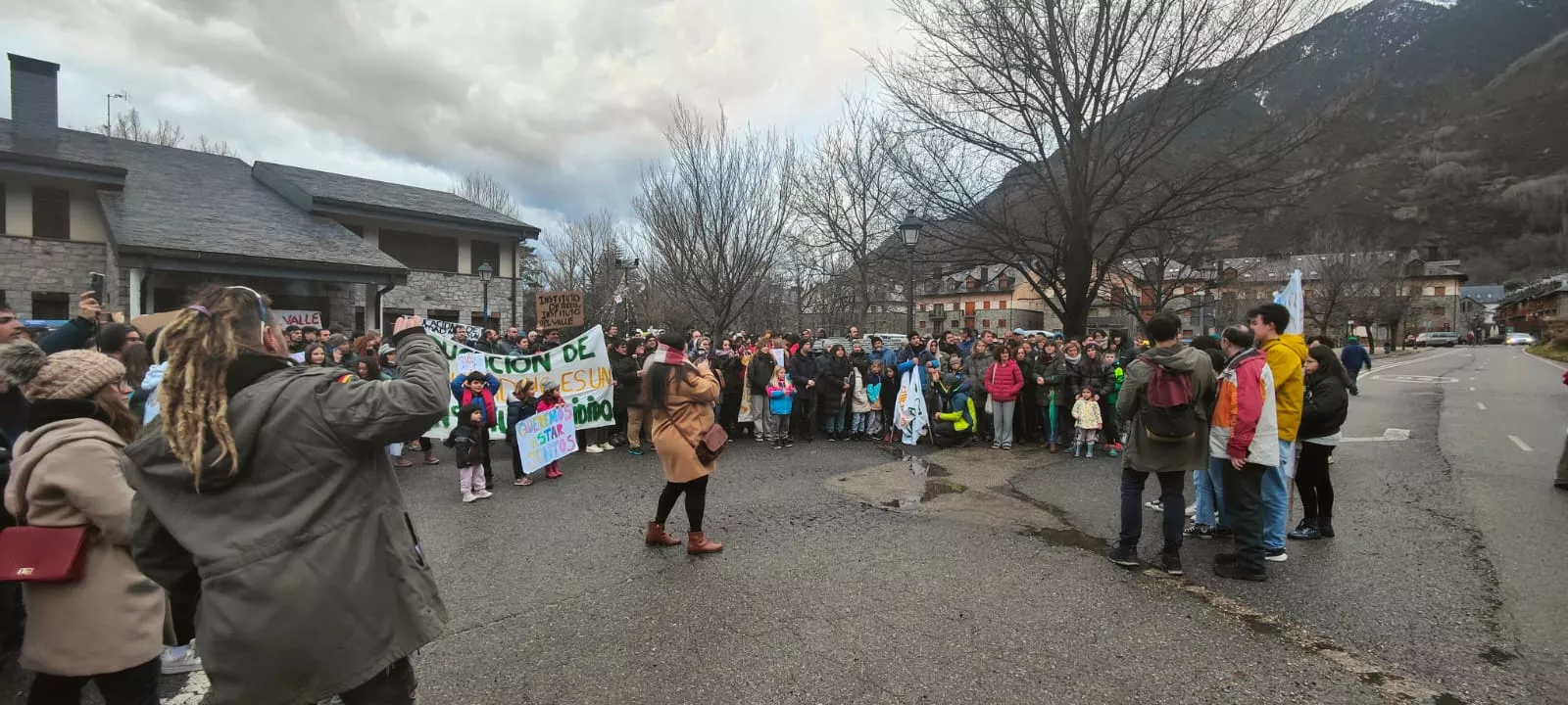 Concentración en Benasque para reivindicar "un sólo instituto".