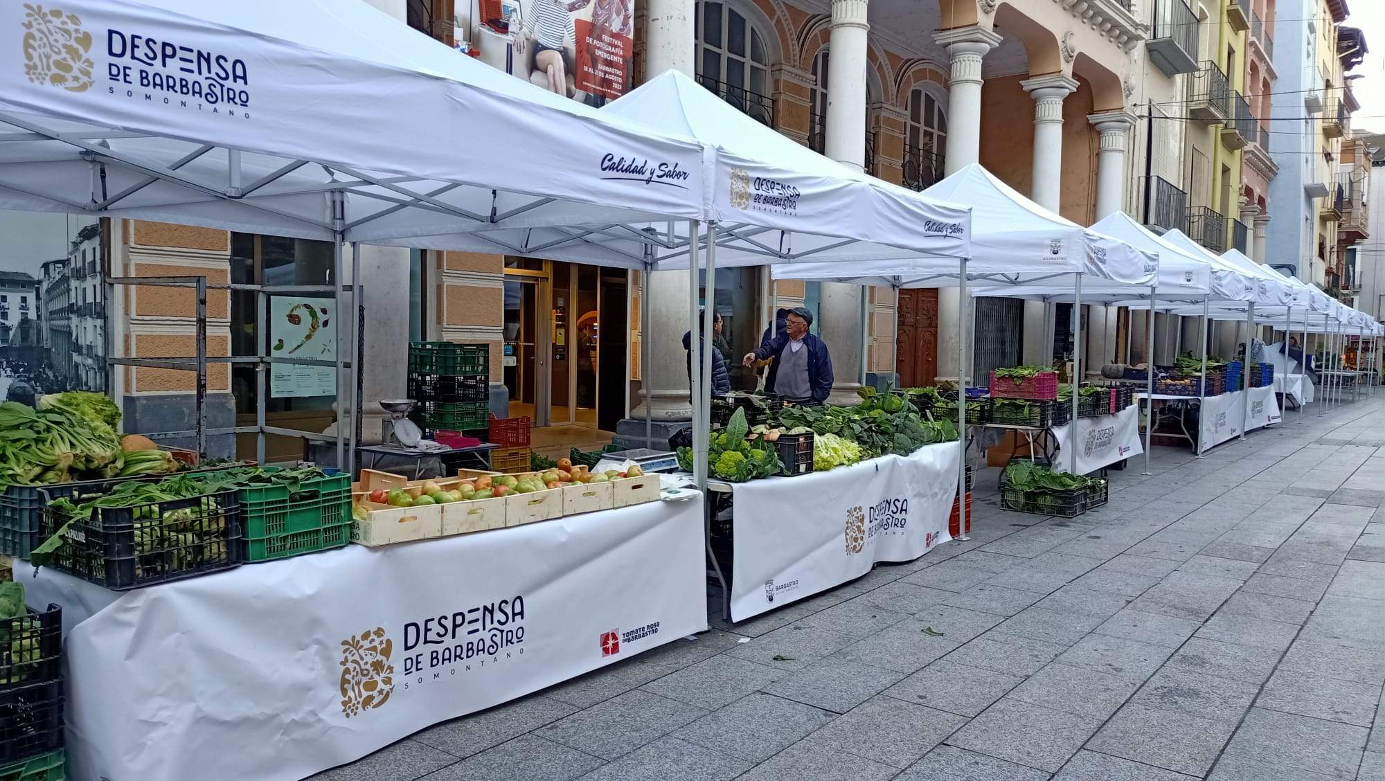 La plaza, preparada siempre para lo mejor en Barbastro