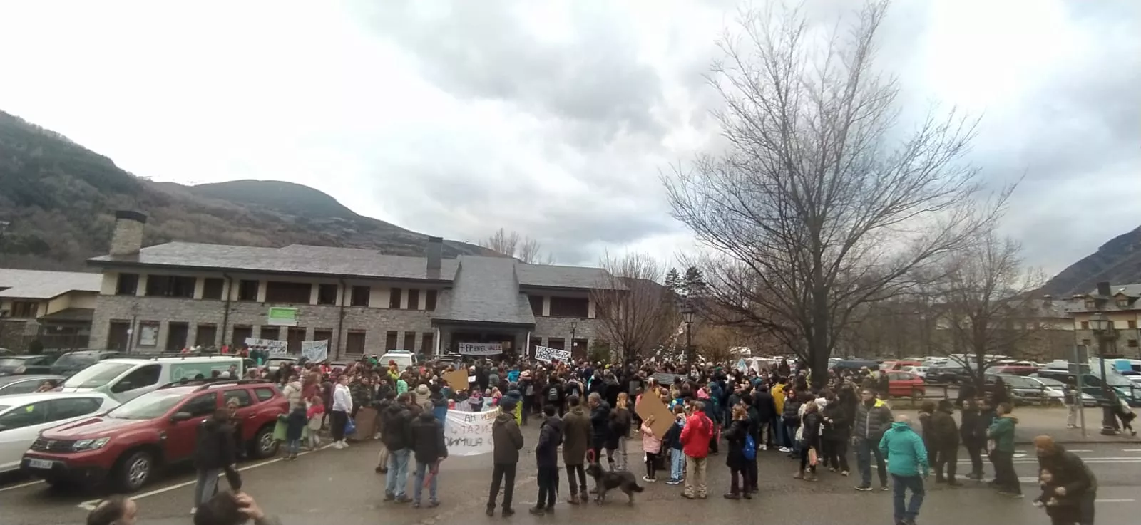 Concentración en Benasque para reivindicar "un sólo instituto".