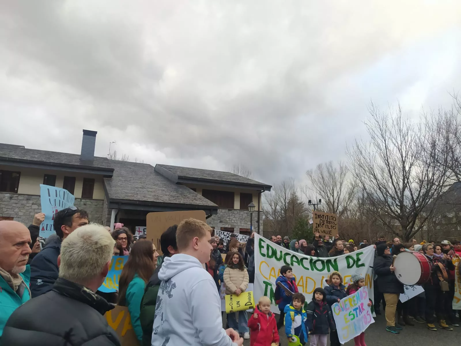 Concentración en Benasque para reivindicar "un sólo instituto".