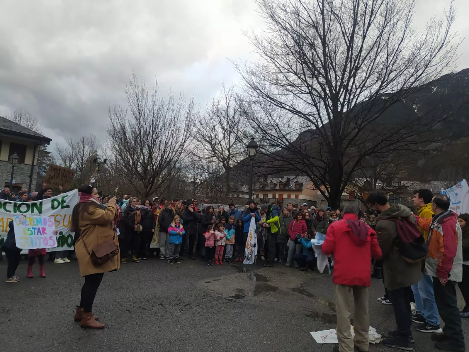 Concentración en Benasque para reivindicar "un sólo instituto".