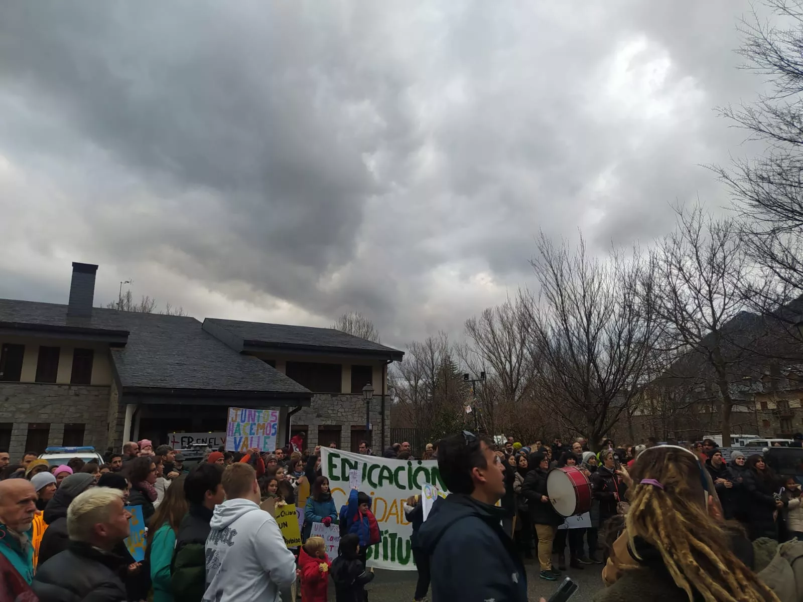 Concentración en Benasque para reivindicar "un sólo instituto".