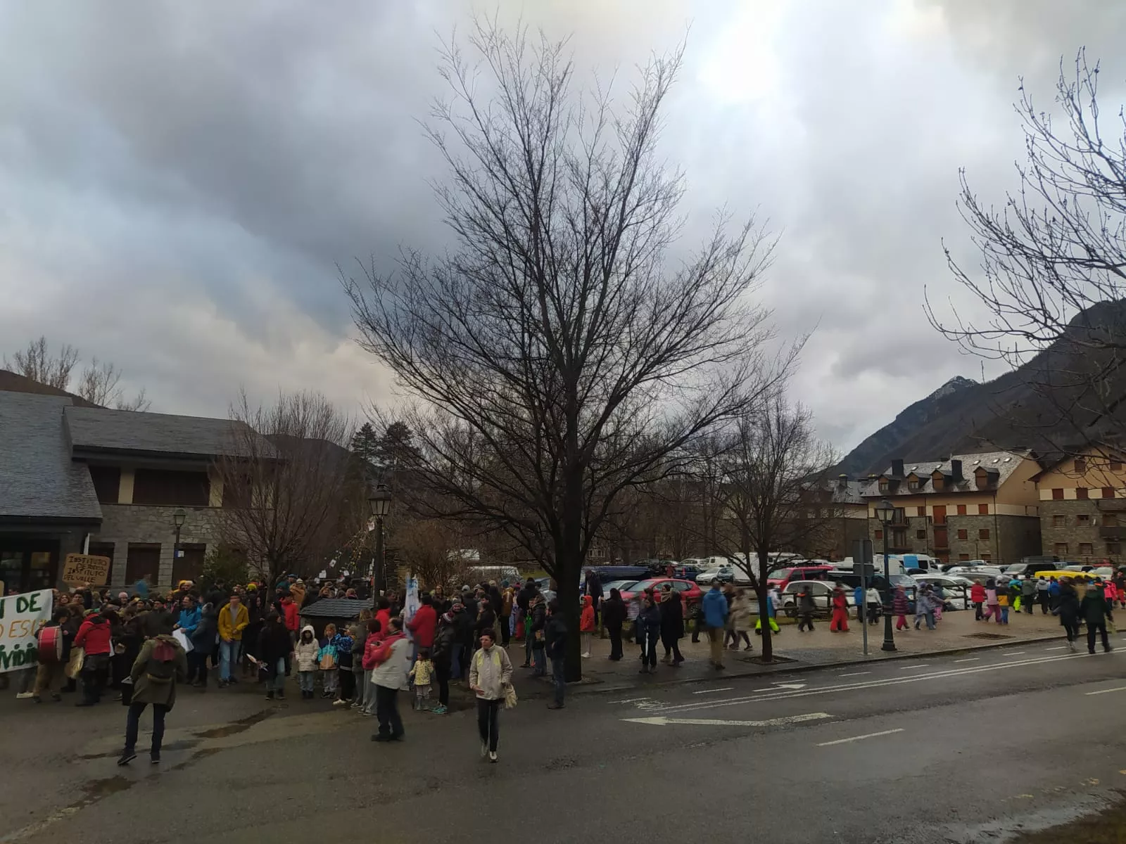 Concentración en Benasque para reivindicar "un sólo instituto".