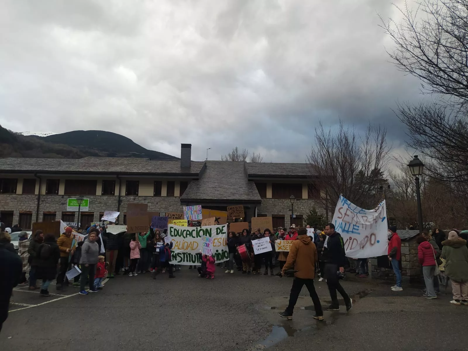 Concentración en Benasque para reivindicar "un sólo instituto".