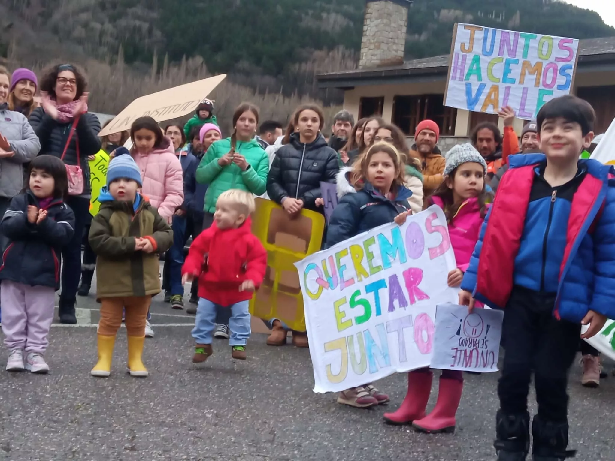 Concentración en Benasque para reivindicar "un sólo instituto".