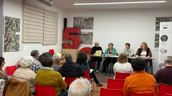 Imagen de la celebración de la Asamblea de la Asociación de Vecinos del Barrio del Perpetuo Socorro. Imagen de la celebración de la Asamblea de la Asociación de Vecinos del Barrio del Perpetuo Socorro.